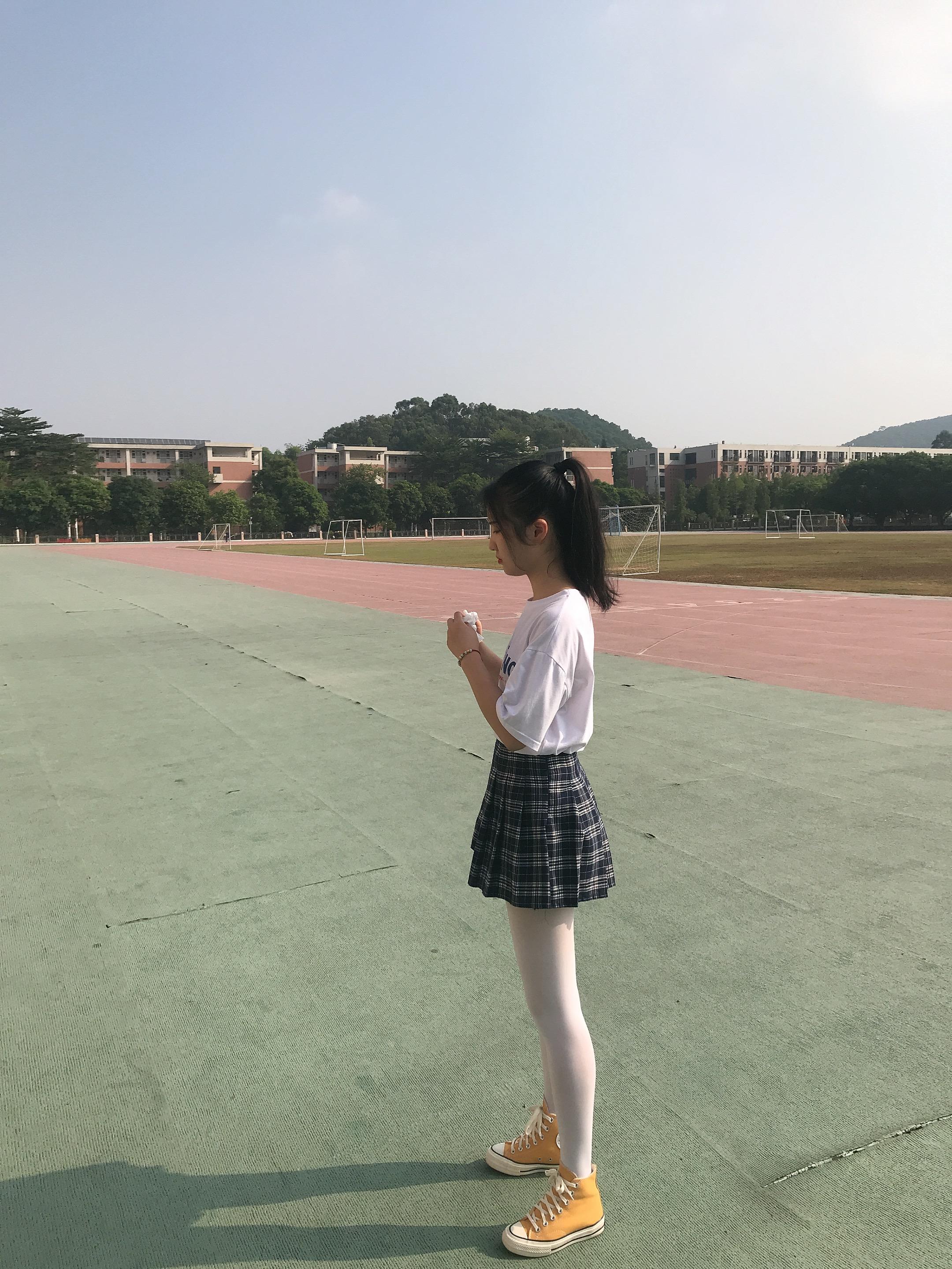 《操场丝袜の高帮帆布鞋+4个视频》作品图