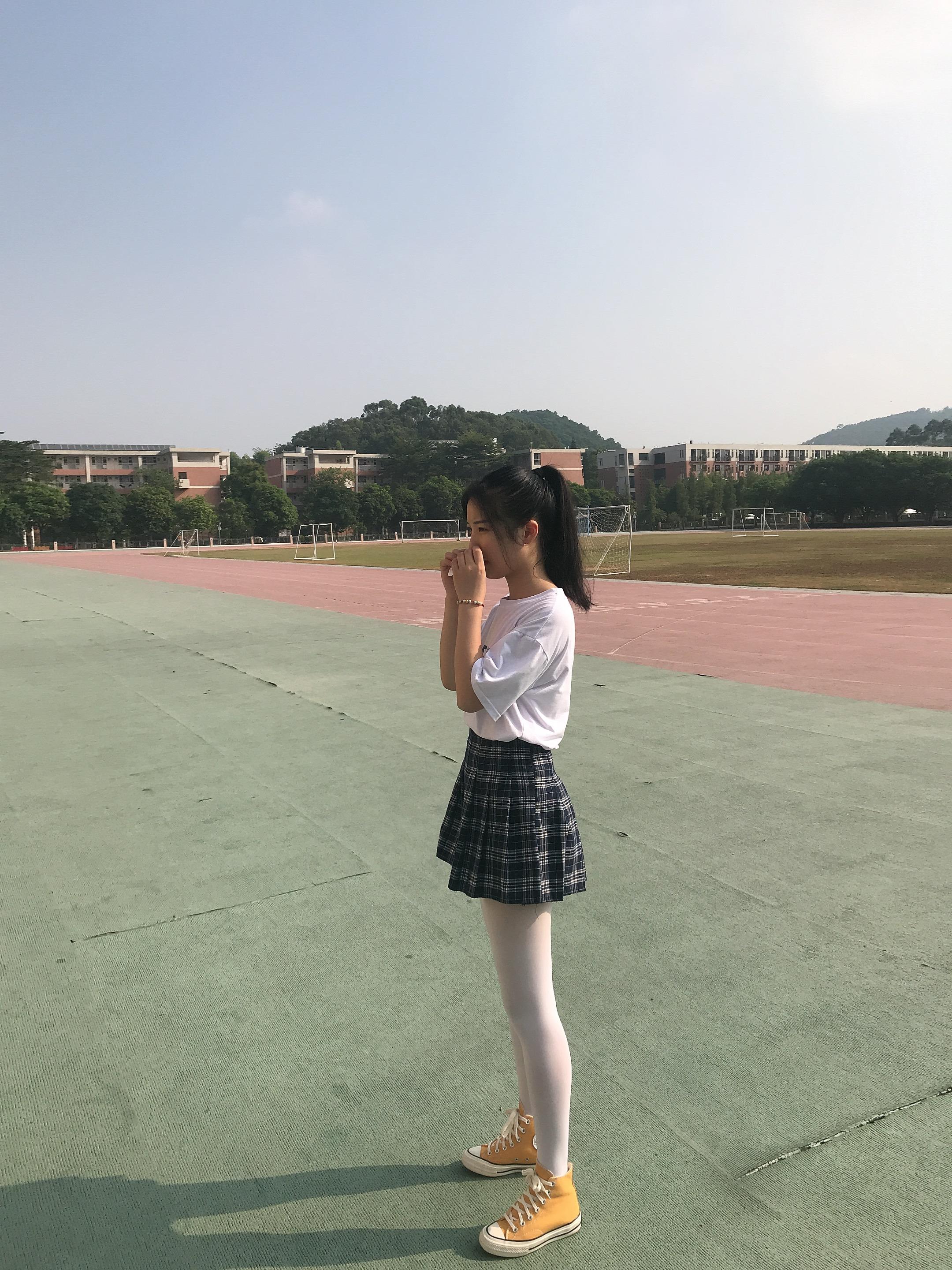 《操场丝袜の高帮帆布鞋+4个视频》作品图