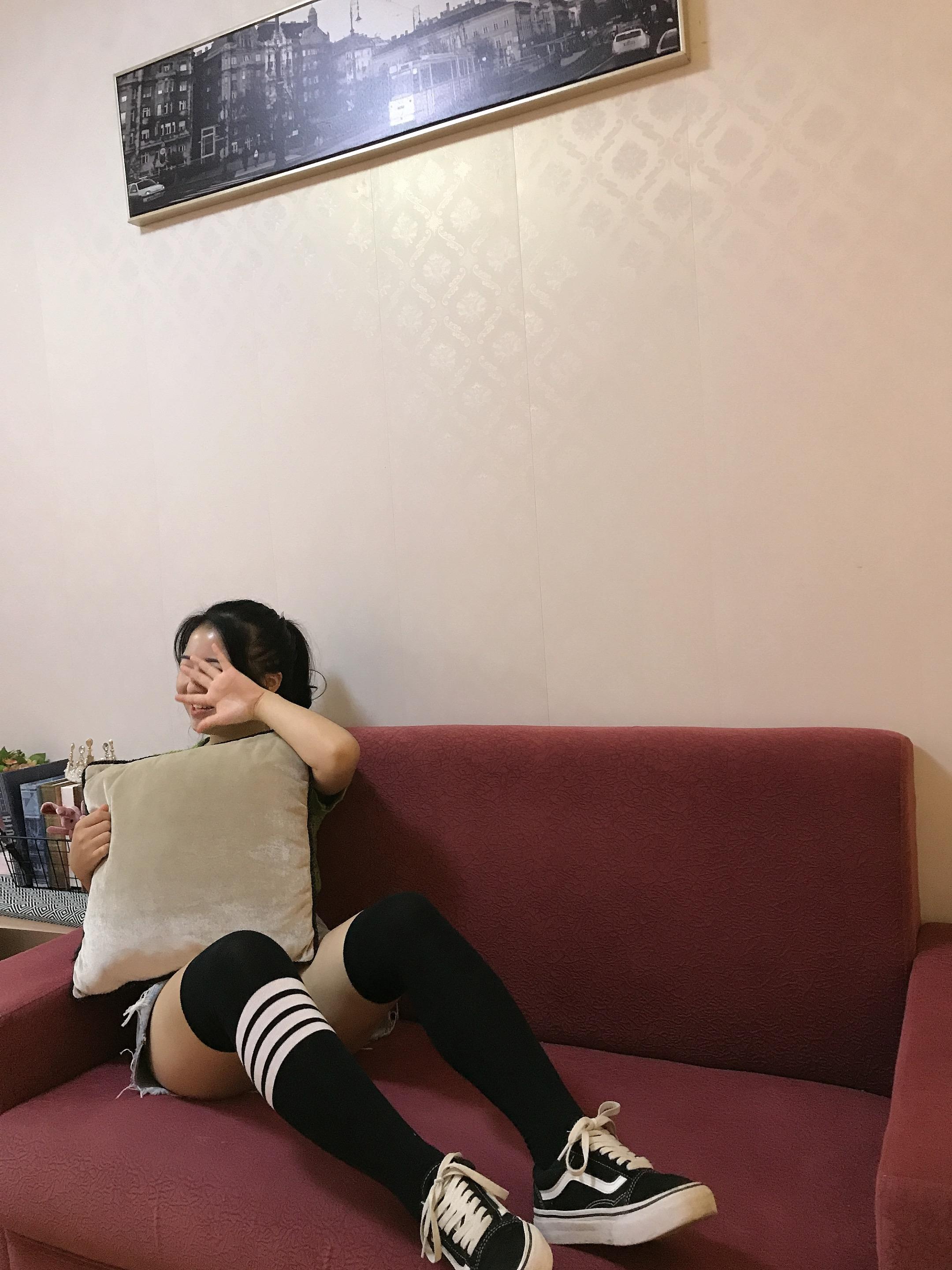 《学妹来家做客》作品图