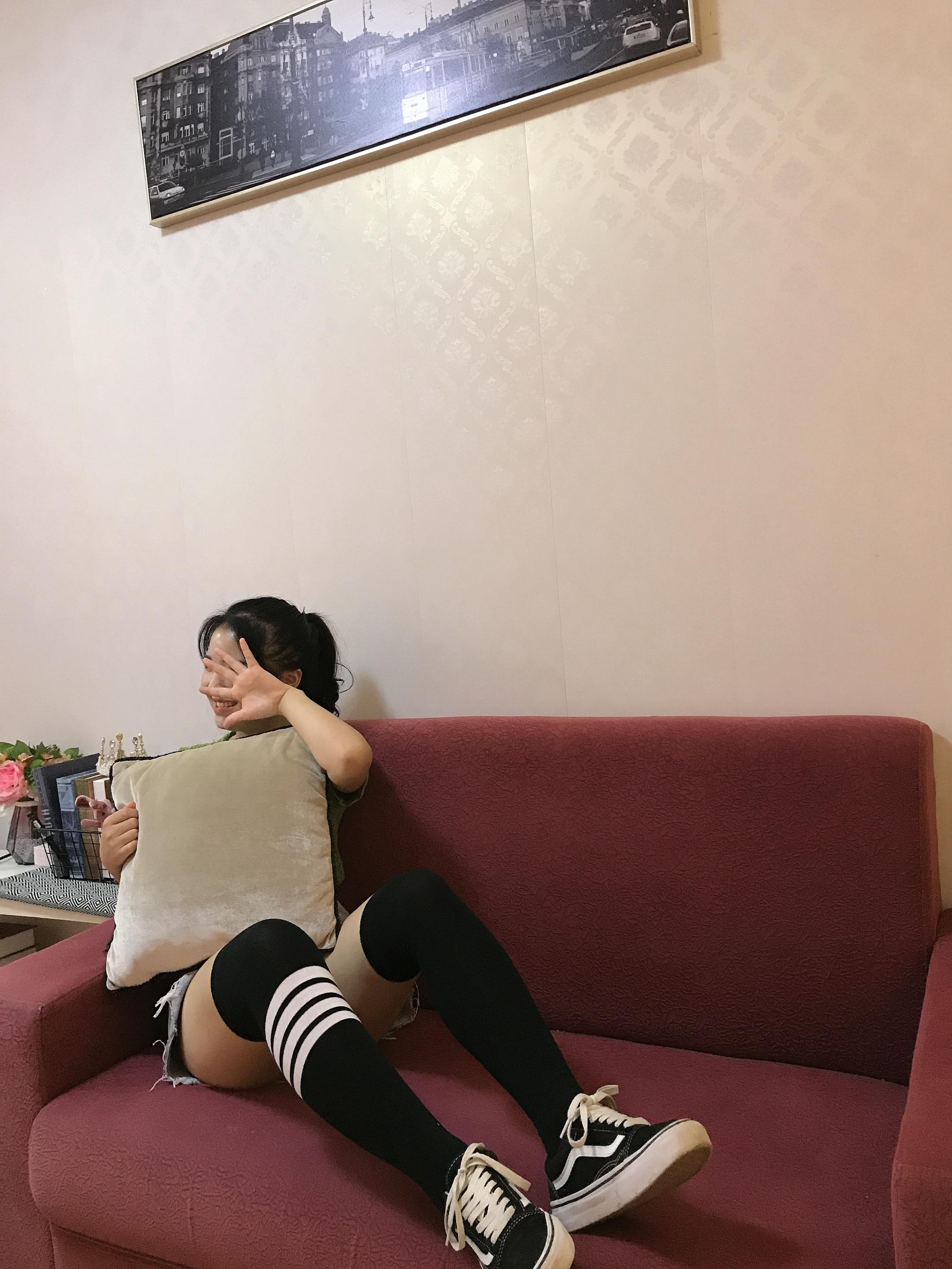 《学妹来家做客》作品图