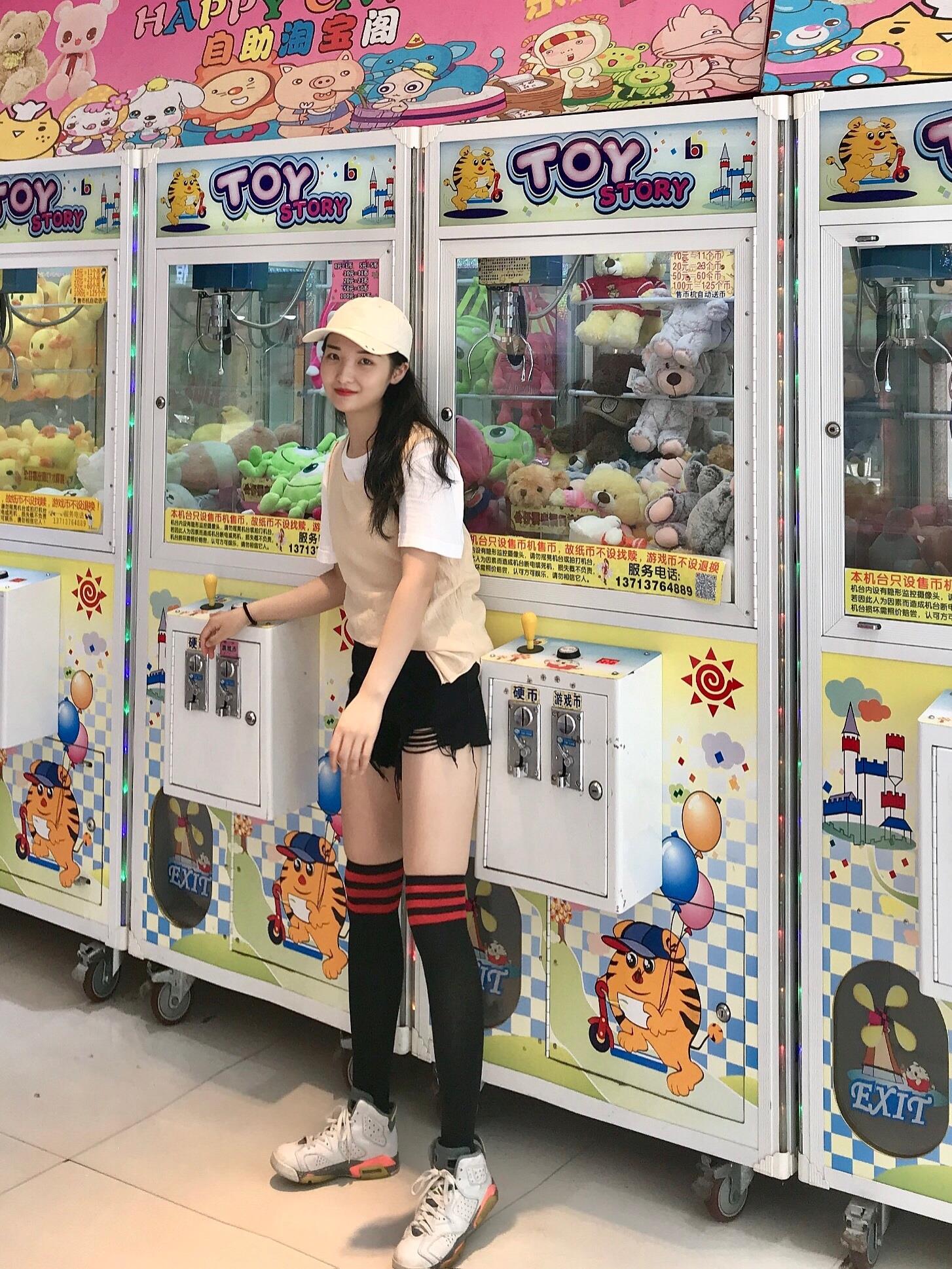 《一起来玩娃娃机吧+视频2个》作品图