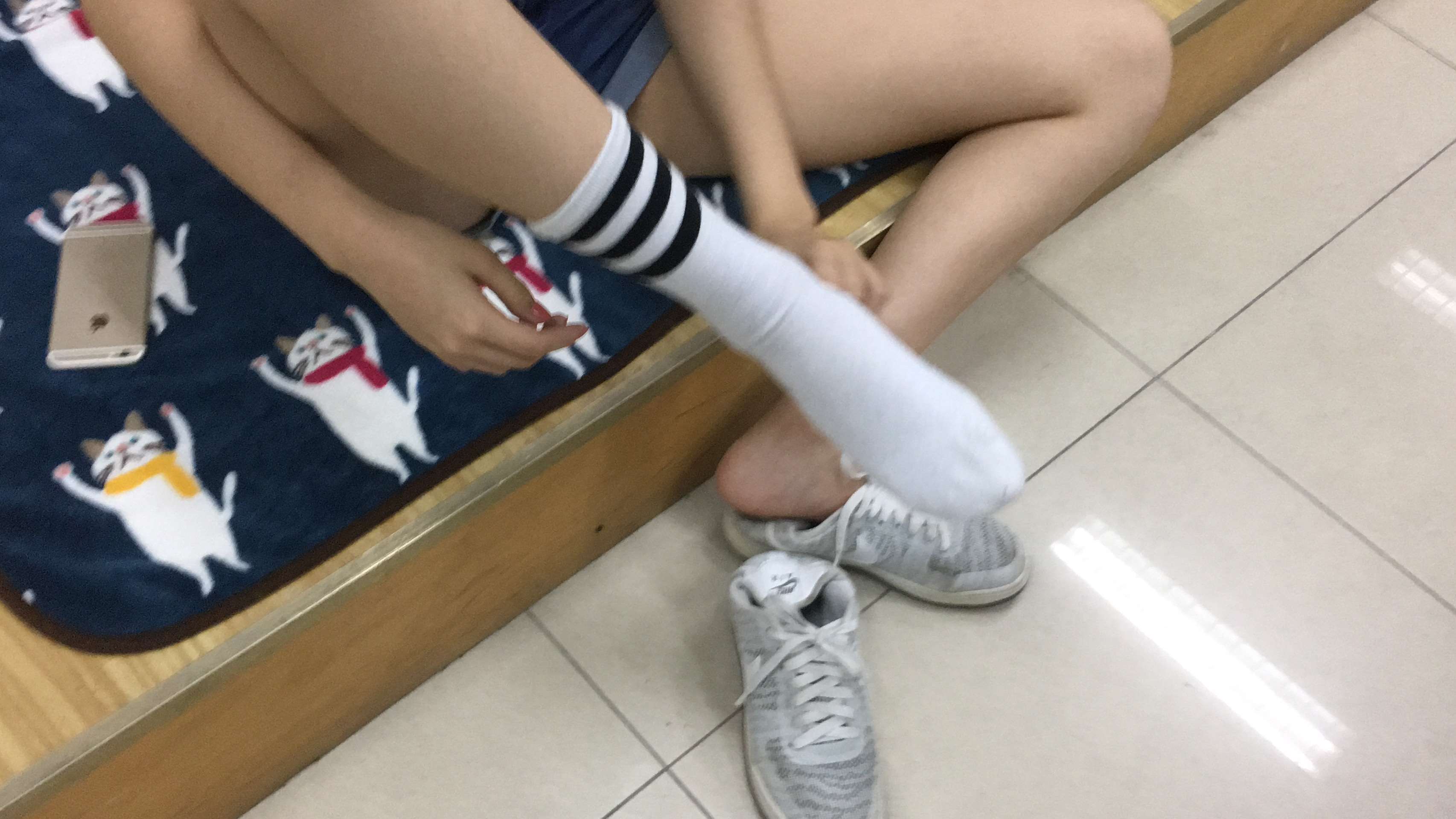 《学妹多套棉袜互换下》作品图