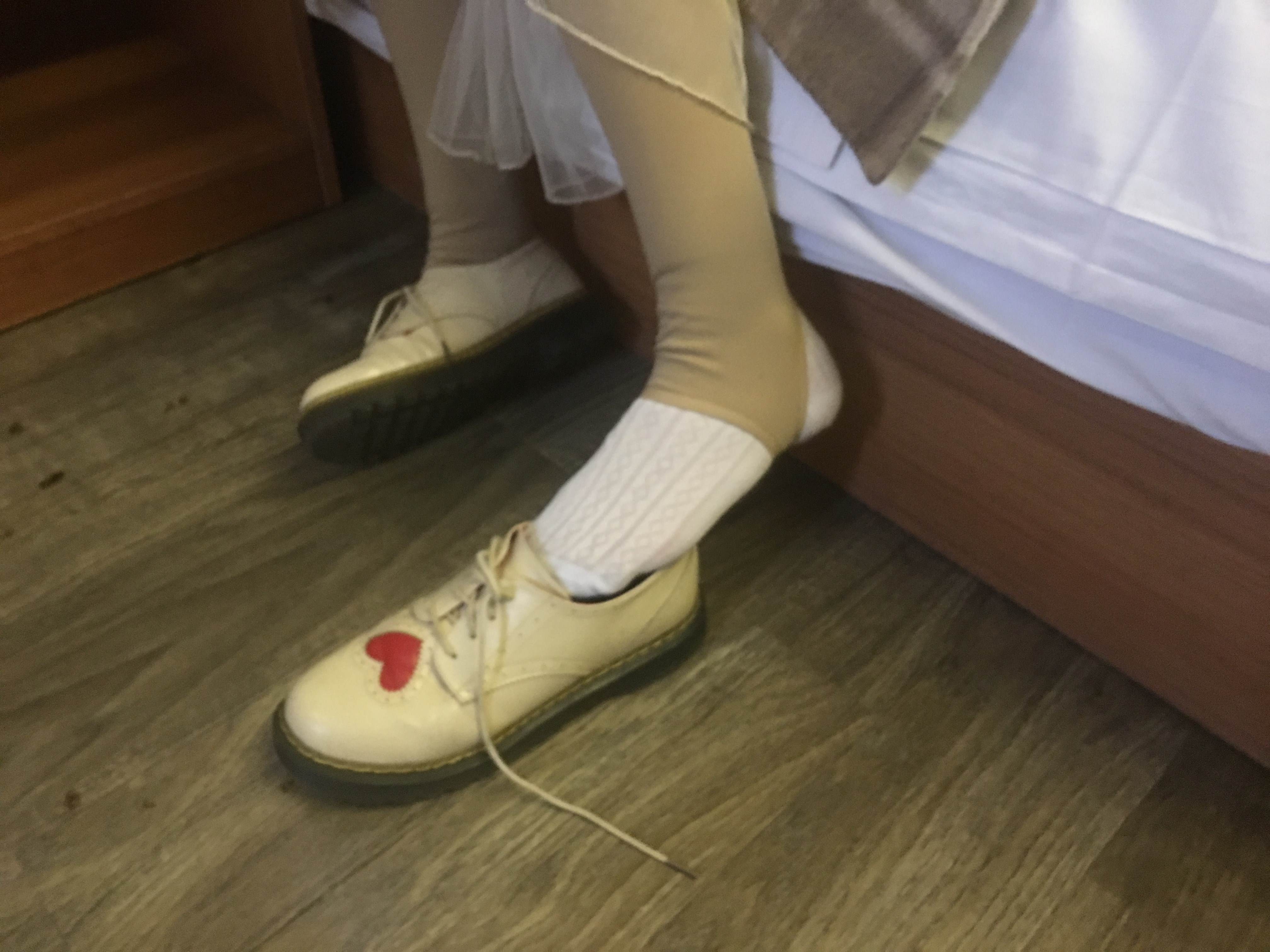 《旅馆越拍四眼学妹棉袜脚丫》作品图