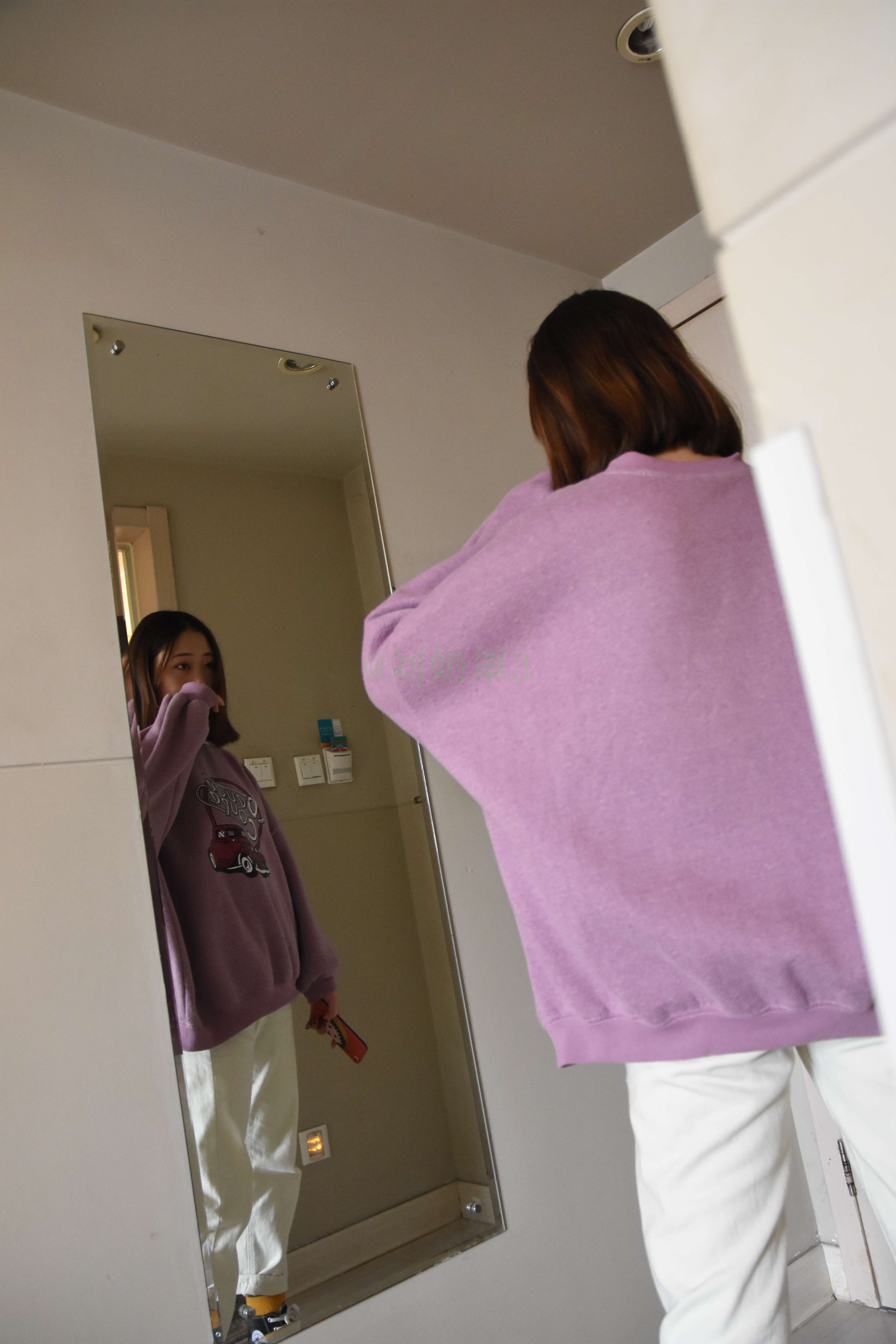 《小姐姐私房各种袜子换着拍》作品图