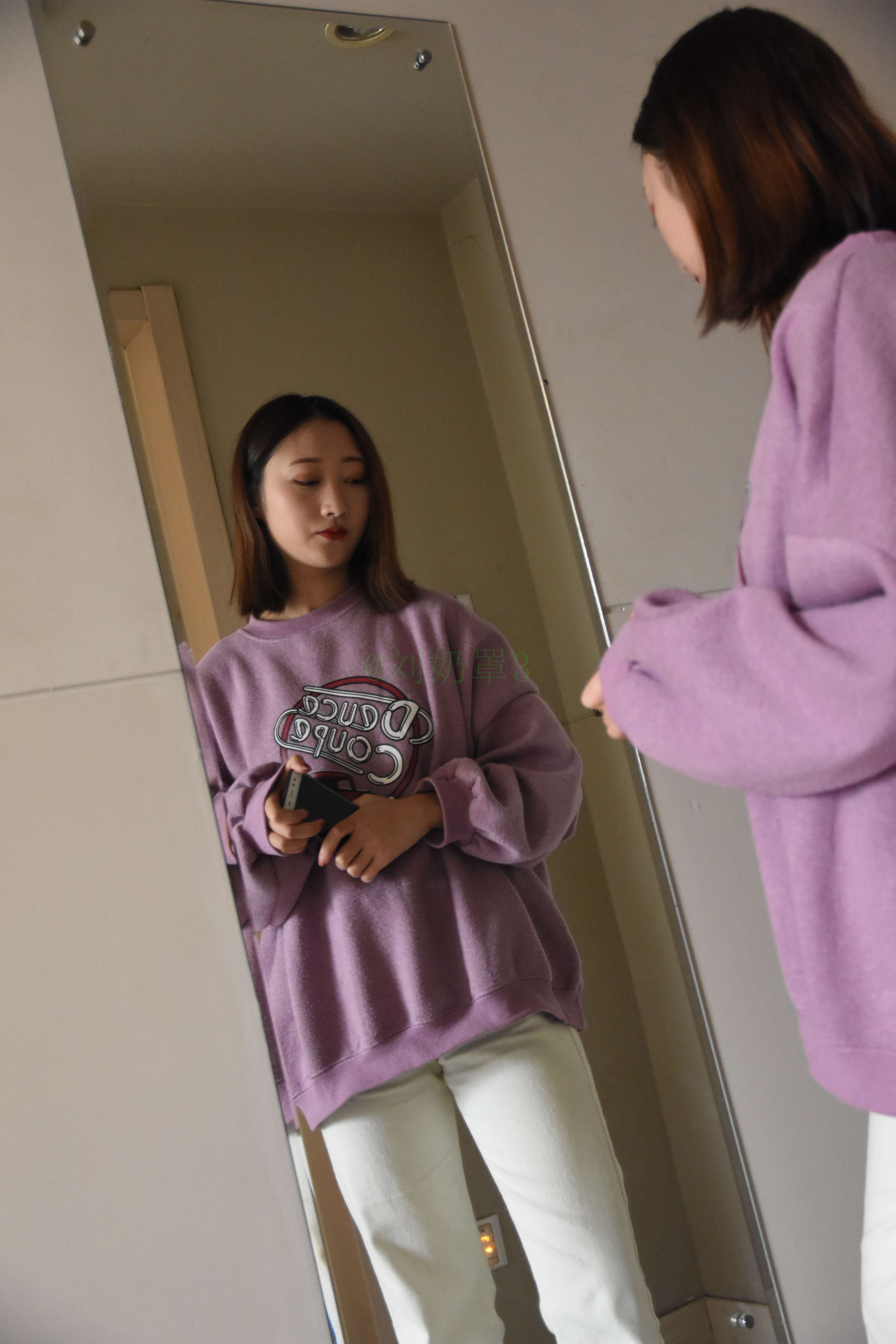 《小姐姐私房各种袜子换着拍》作品图