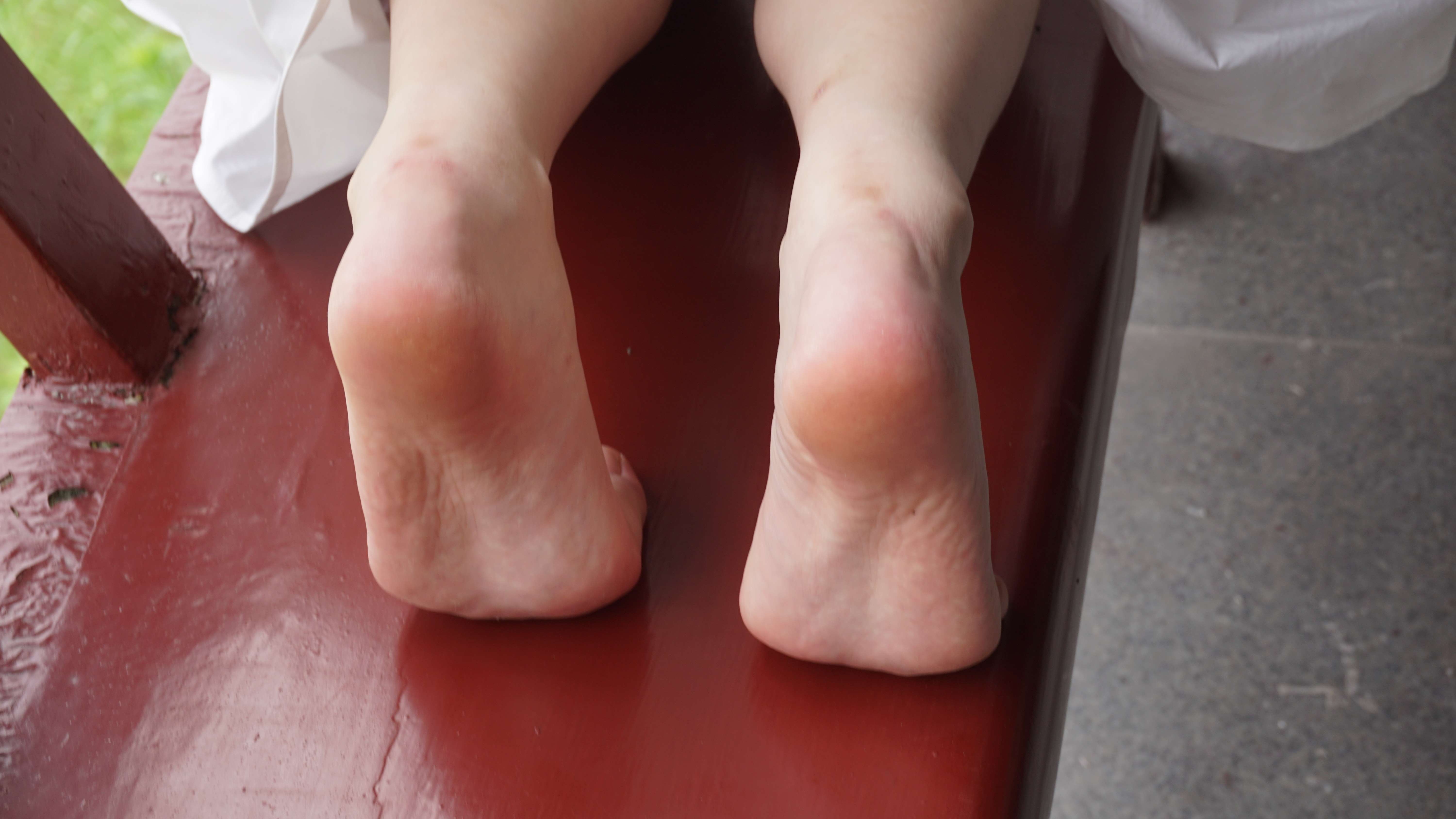 《公园赤足学姐》作品图