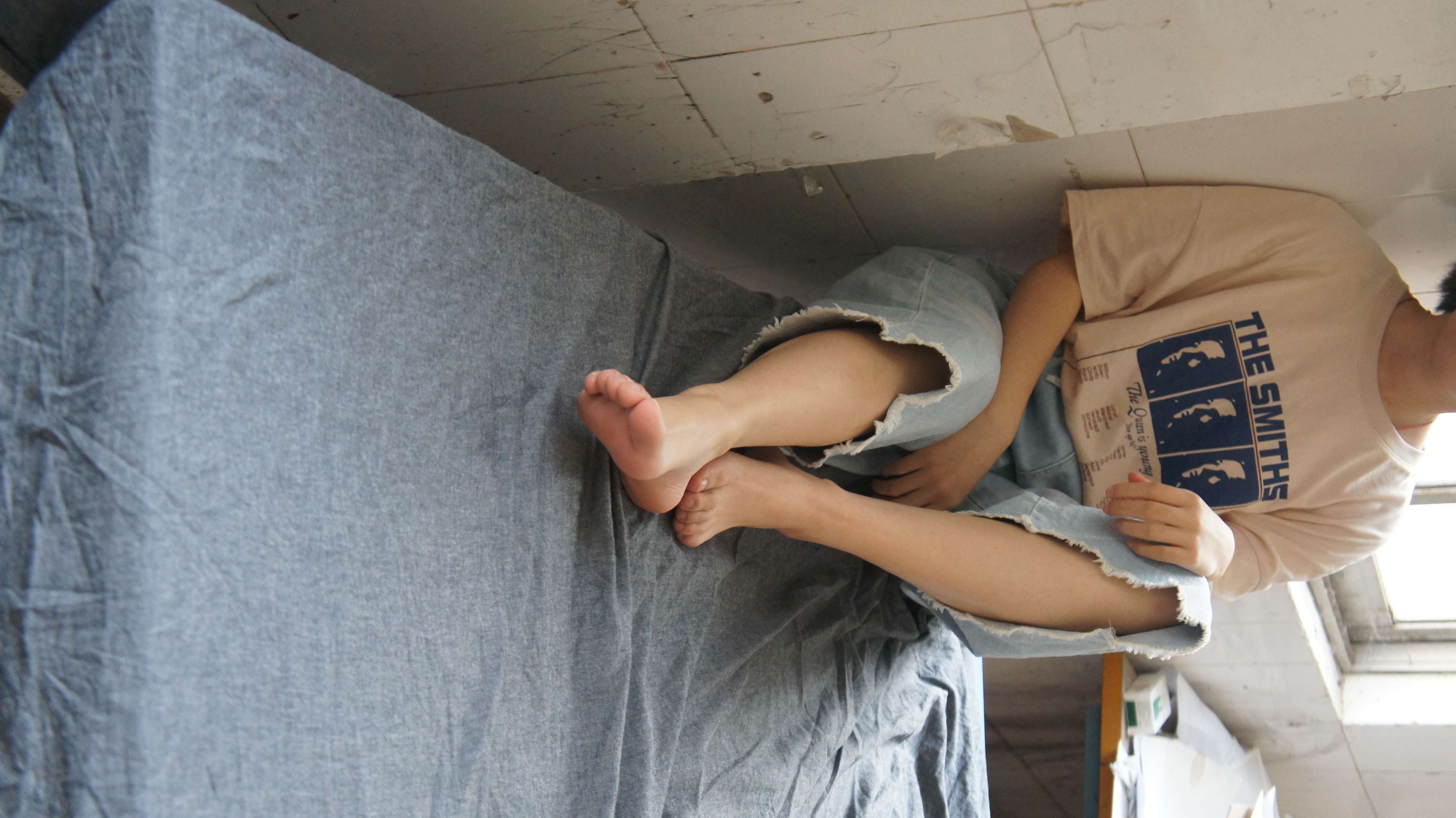 《短发小姐姐的足弓》作品图