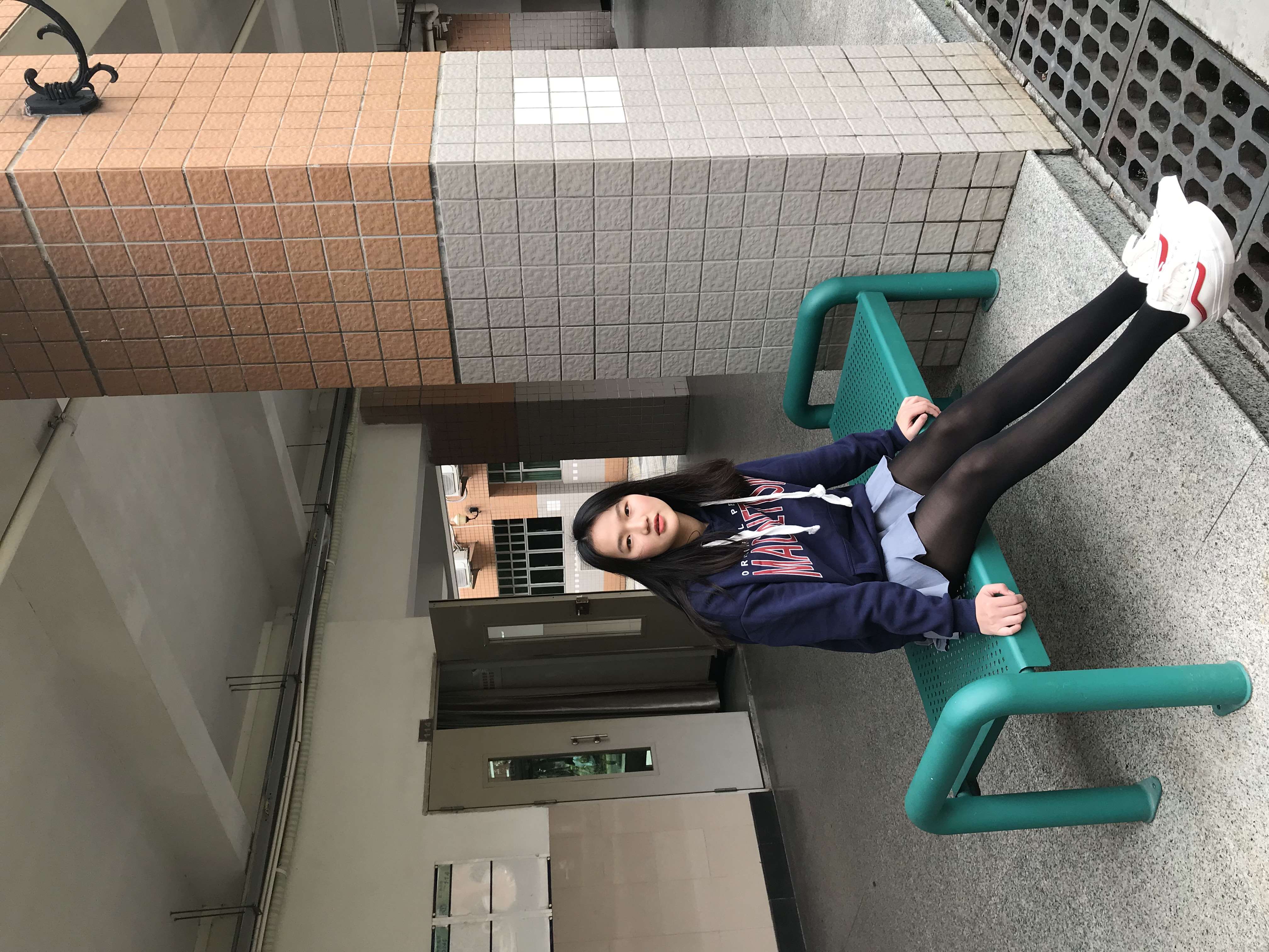 《校园回力の黑丝脚丫》作品图