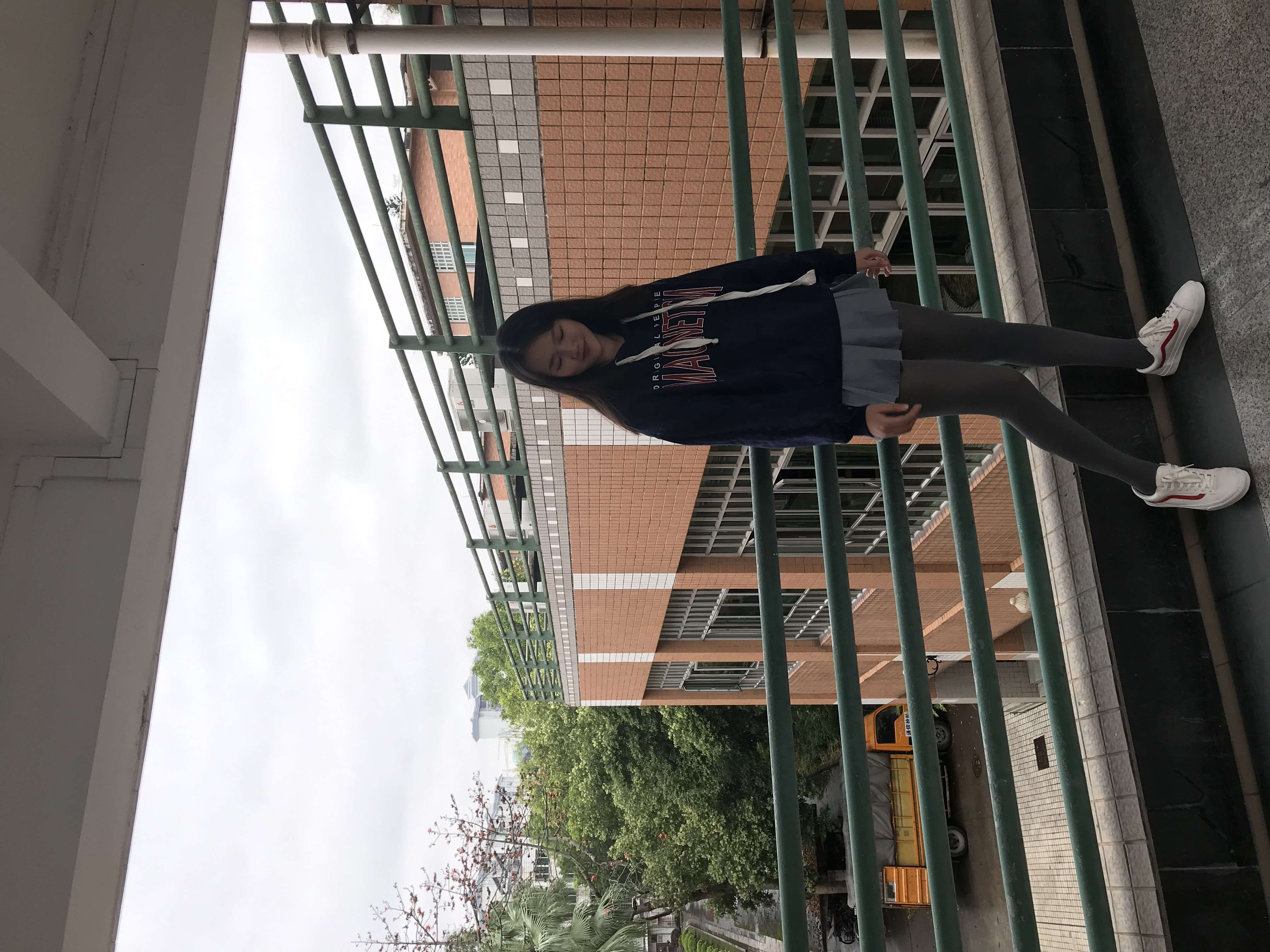 《校园回力の黑丝脚丫》作品图