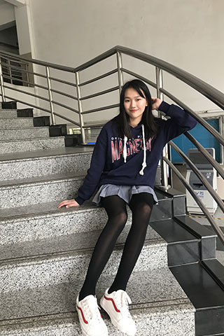 校园学姐回力の黑丝脚丫