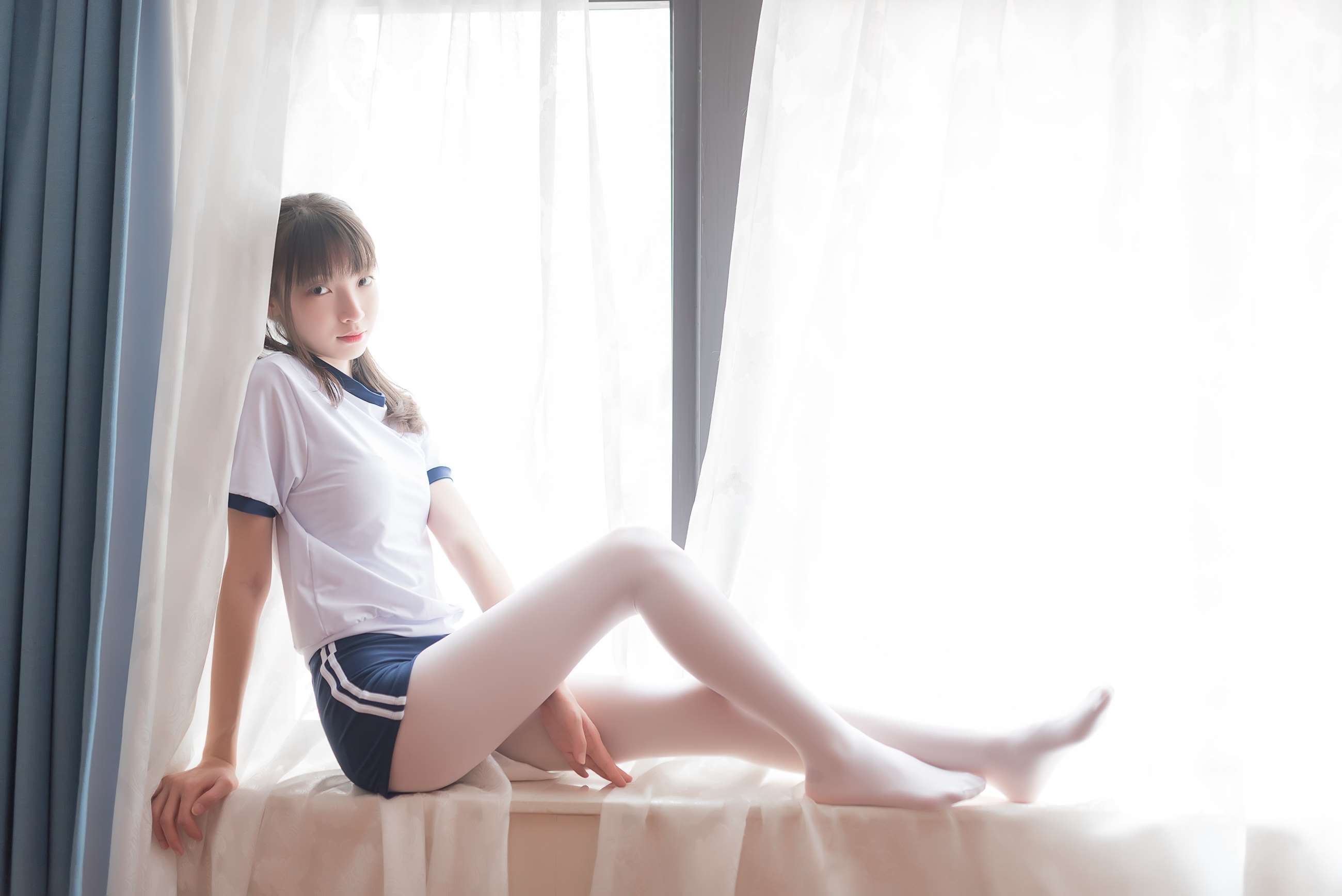 《休闲装の白丝袜脚丫》作品图