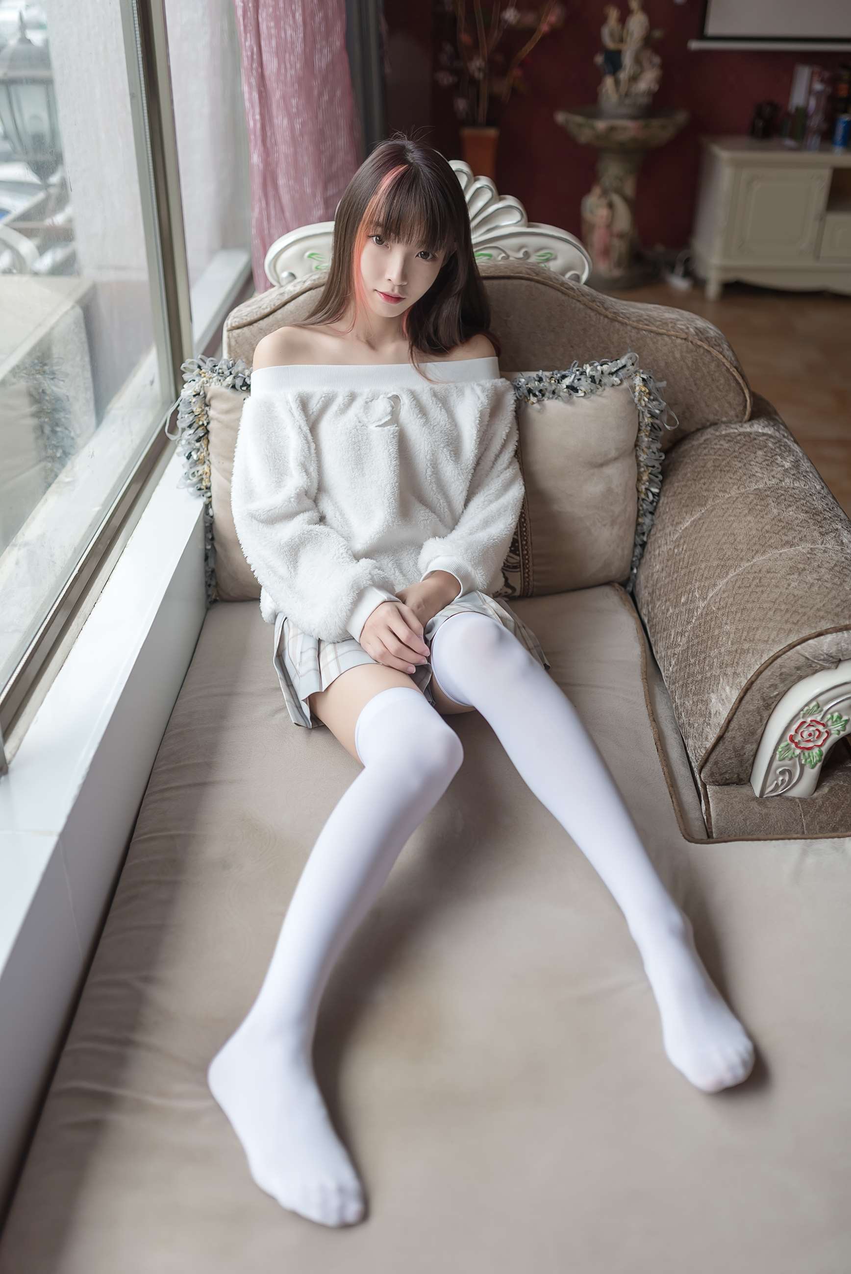 《家拍小姐姐白丝袜脚丫》作品图