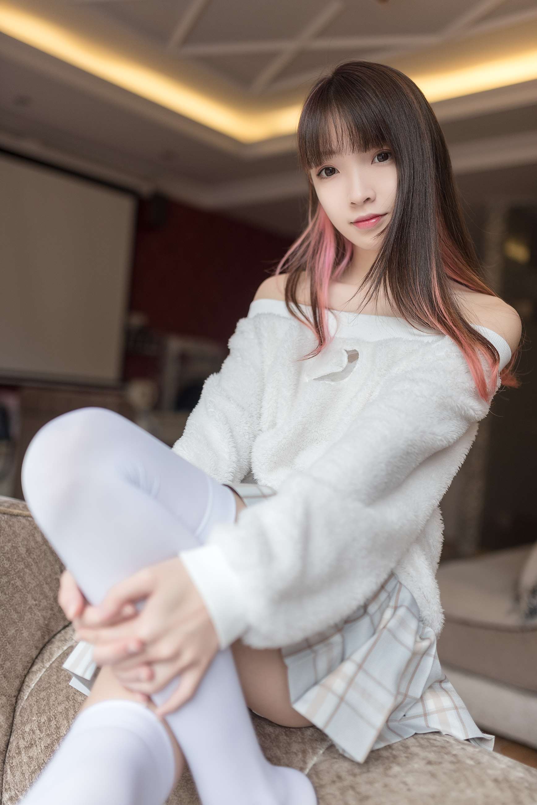 《家拍小姐姐白丝袜脚丫》作品图