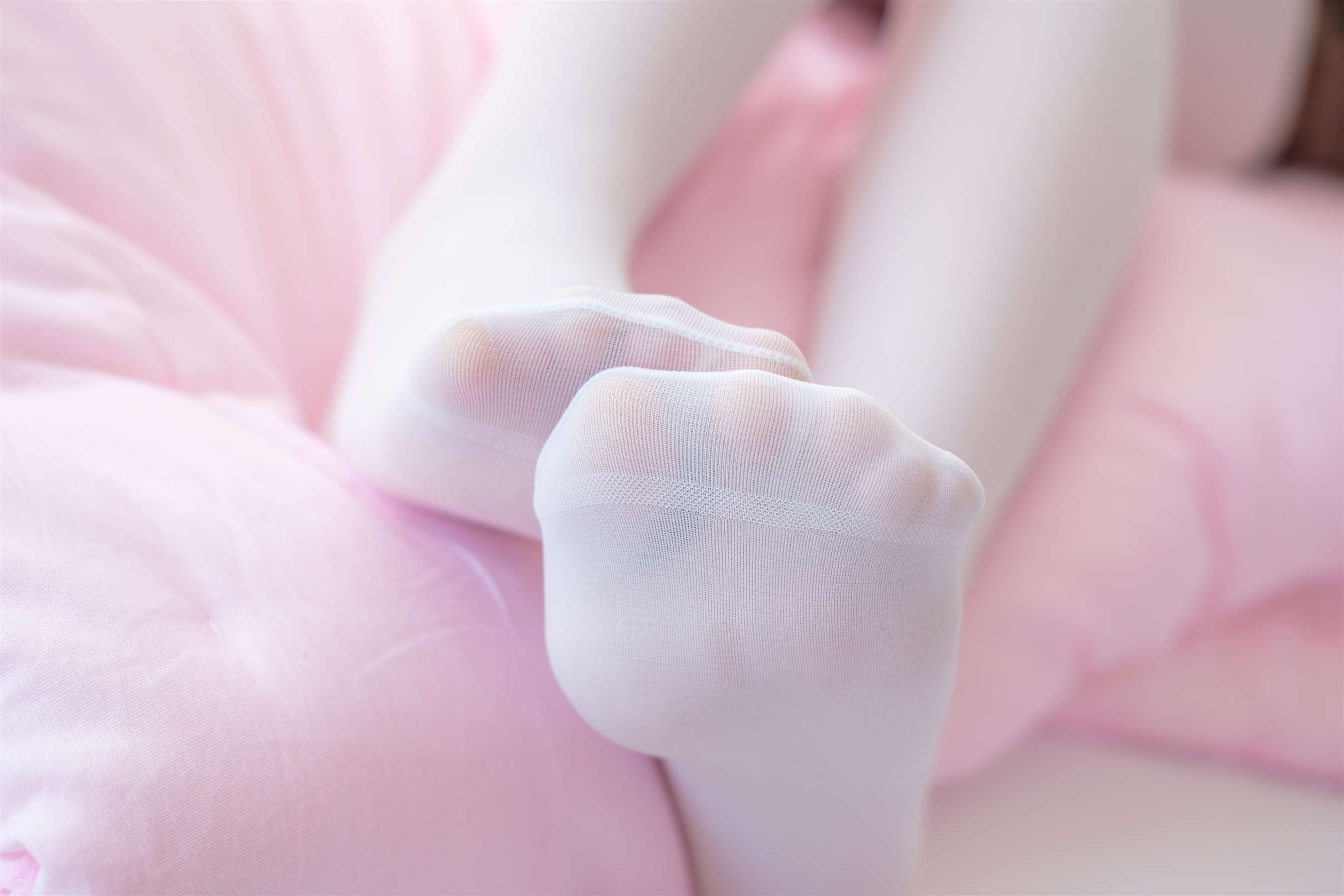 《粉色主题の白丝脚丫+视频1个》作品图