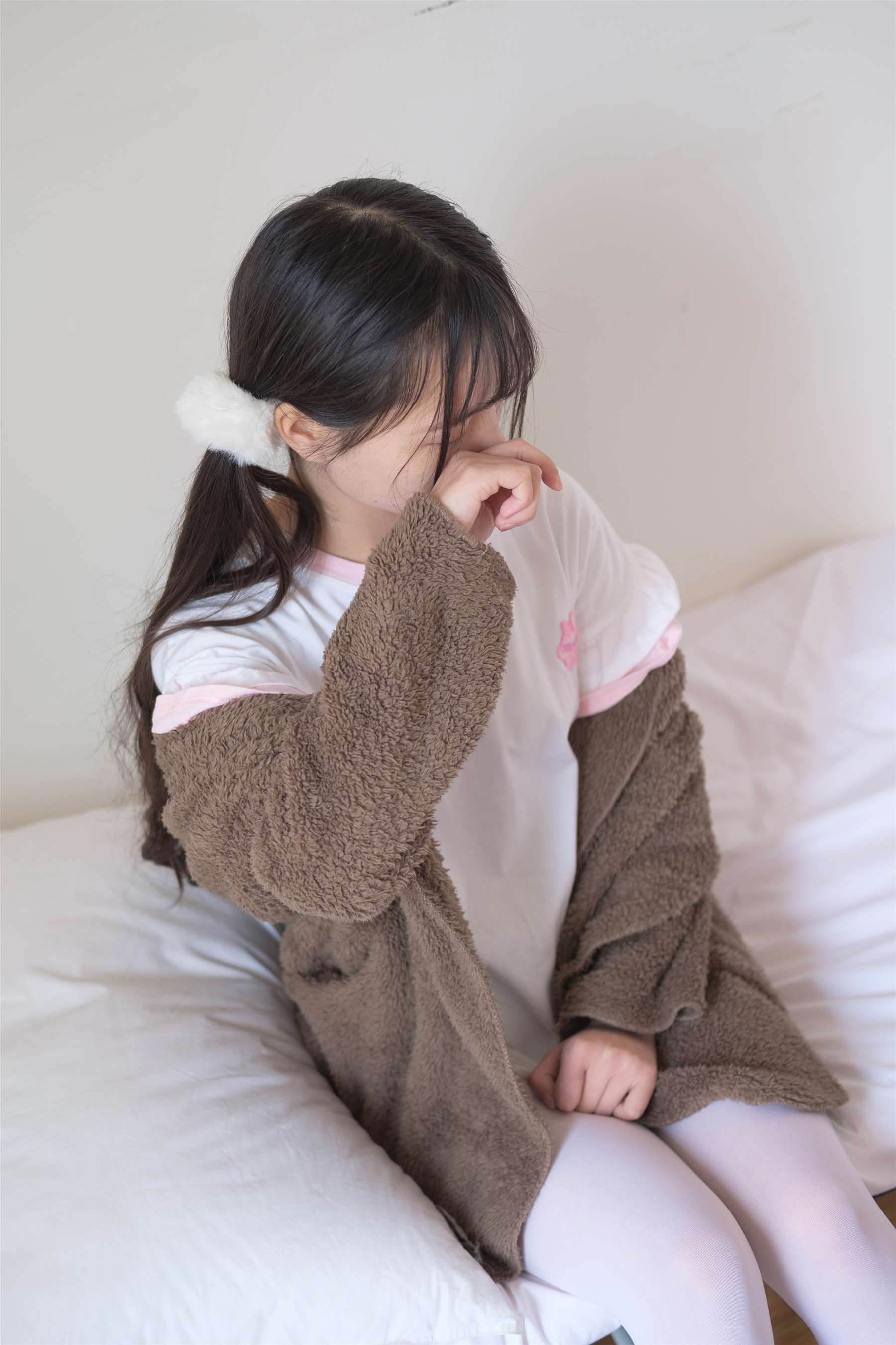 《白丝袜脚丫的诱惑+视频1个》作品图