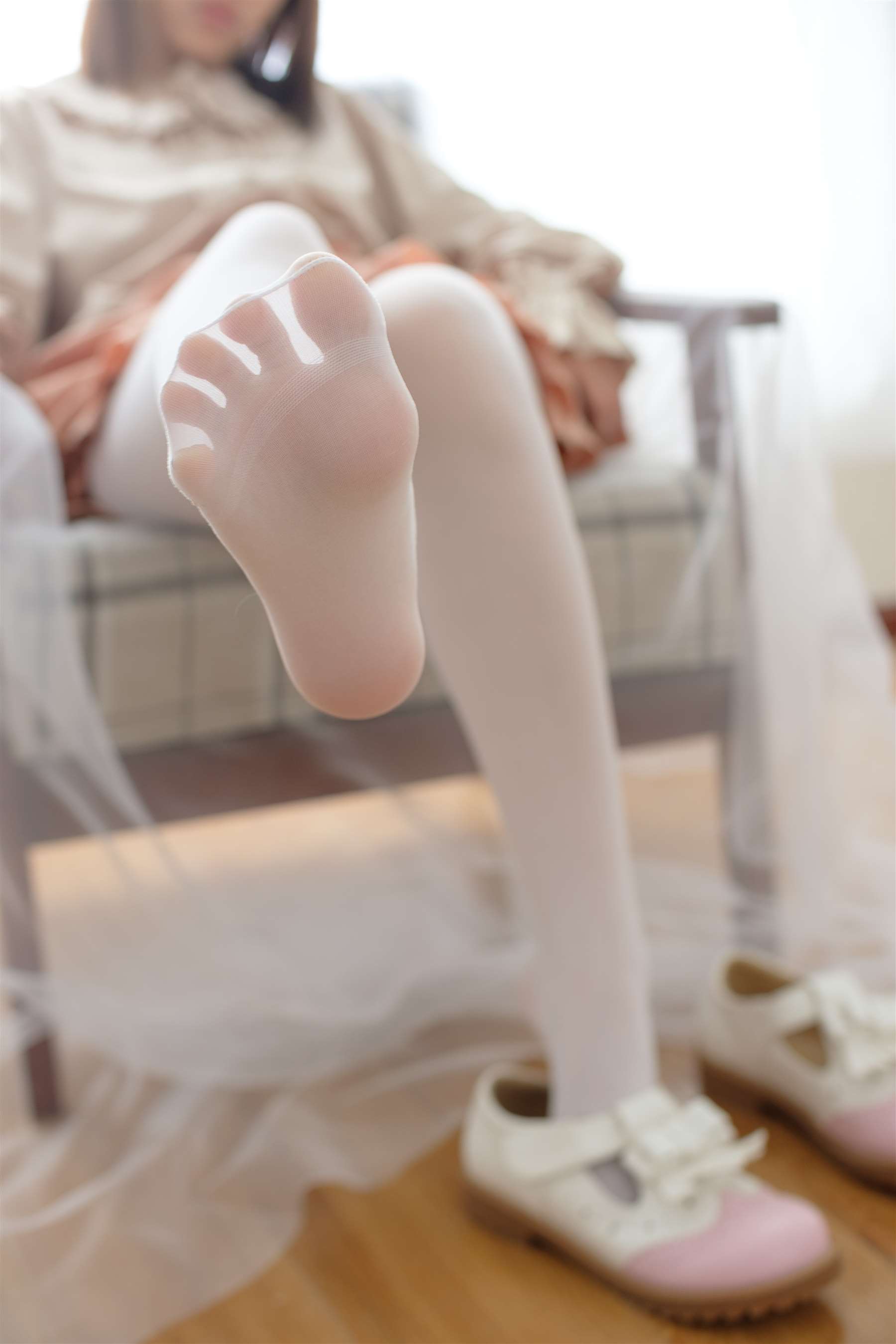 《同学的白丝脚丫+视频1个》作品图