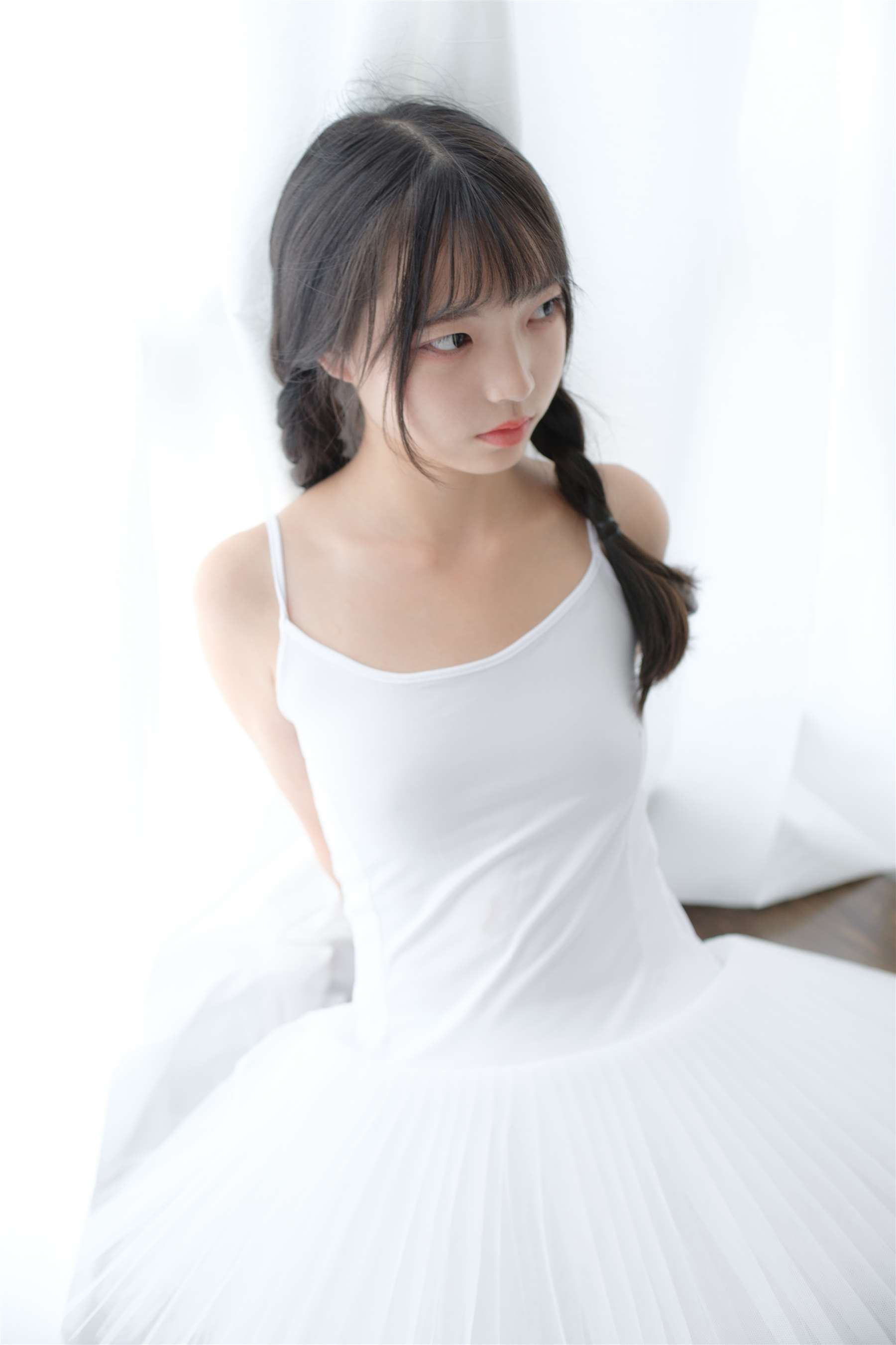 《吊带芭蕾舞裙白丝袜脚丫+视频一个》作品图