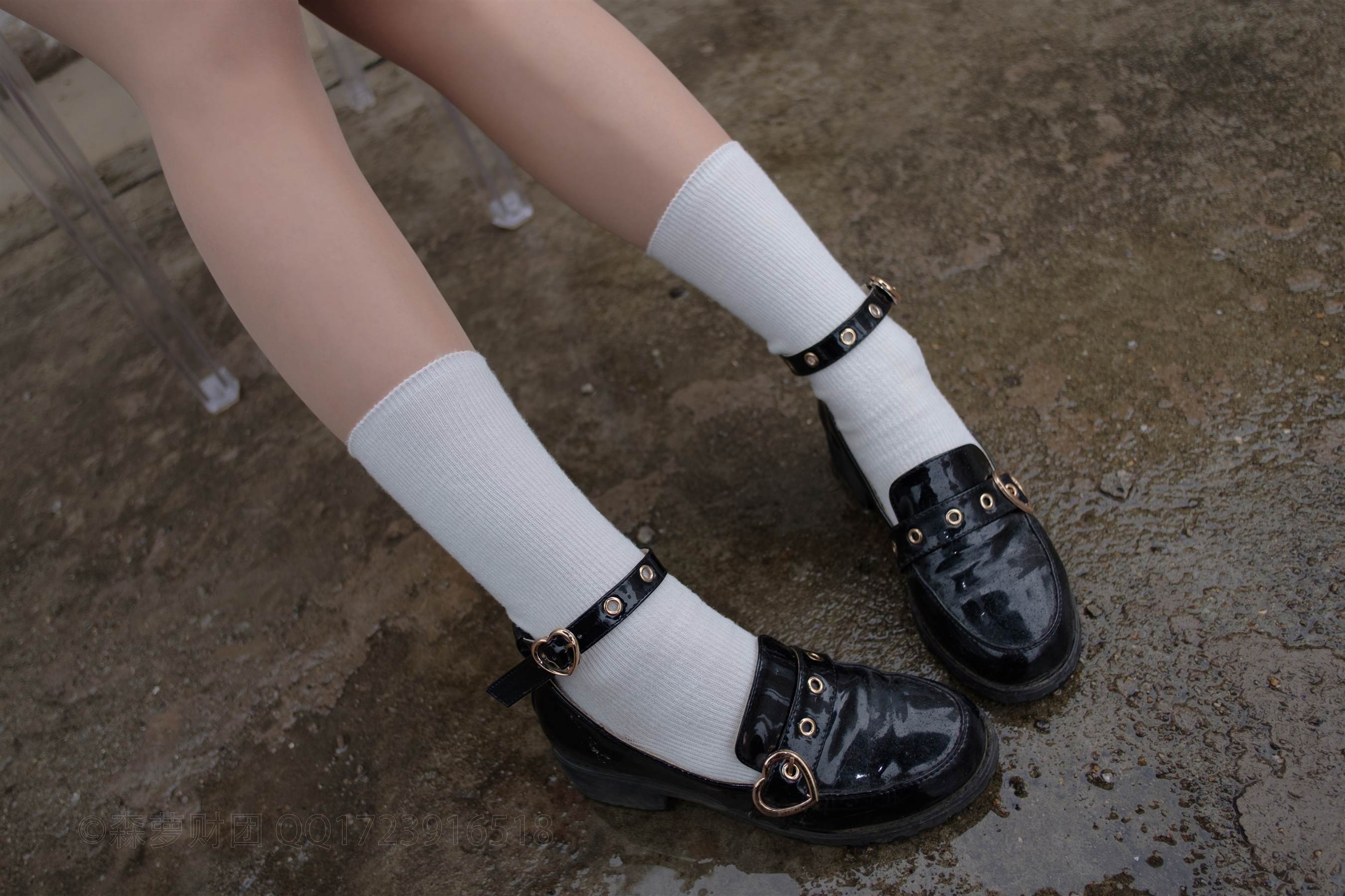 《红衣棉套丝脚丫+视频1个》作品图