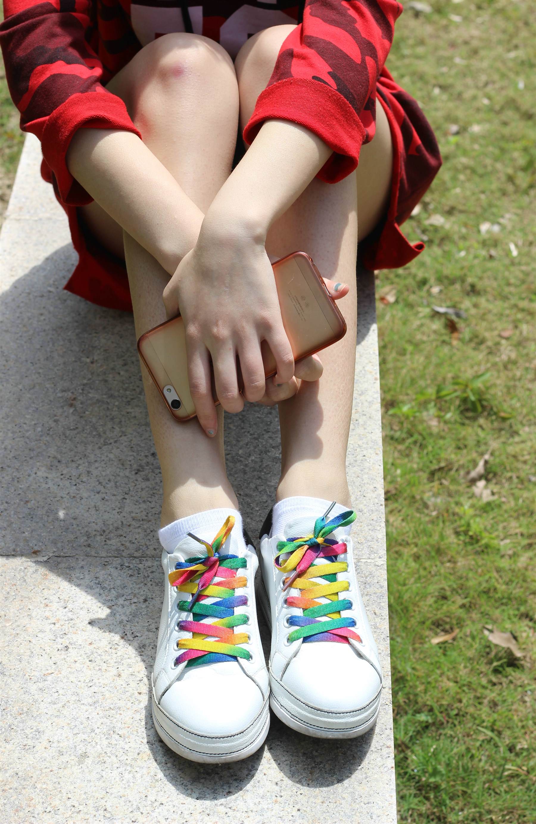 《口罩少女の白棉袜脚丫》作品图