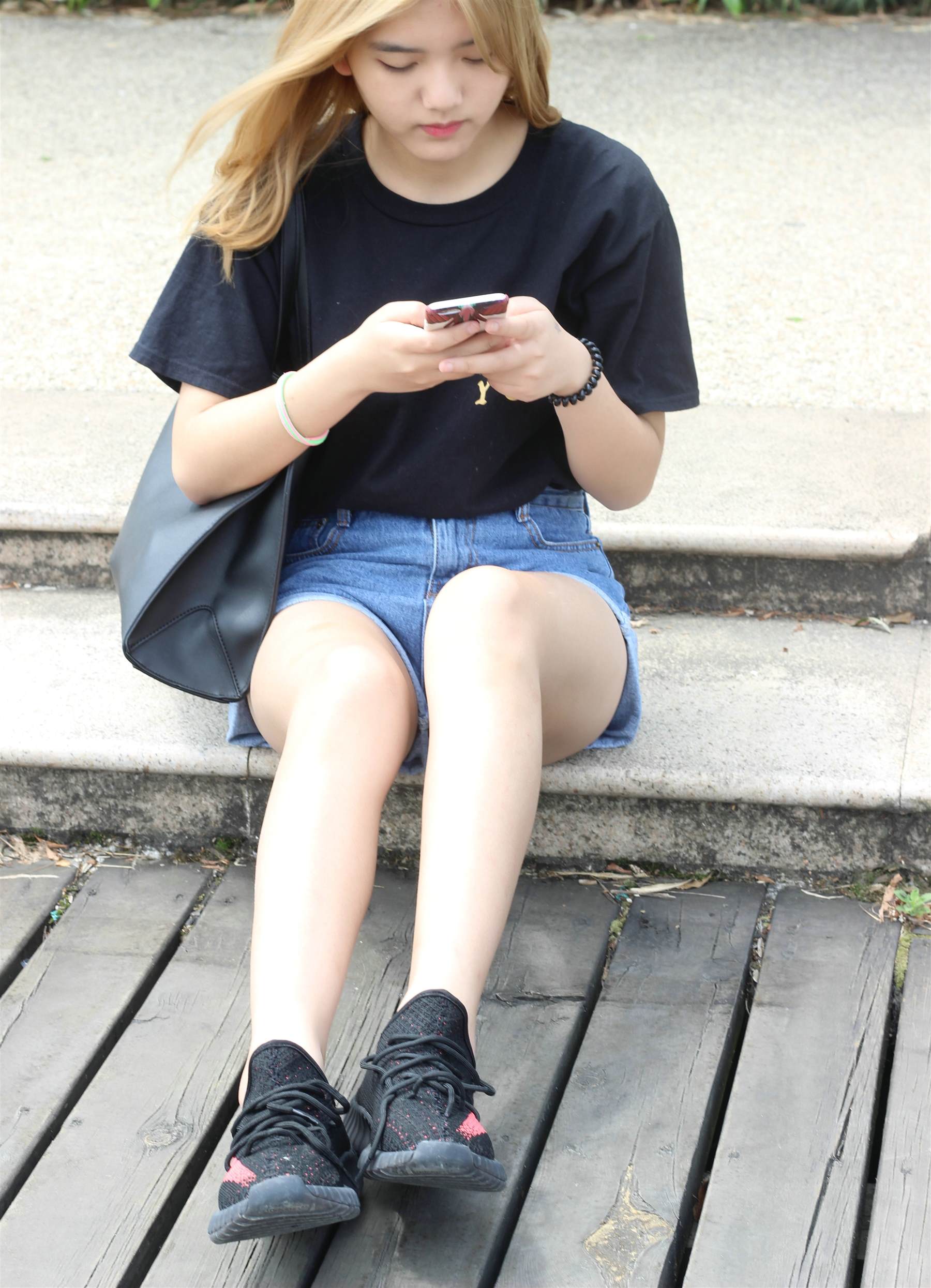 《户外小姐姐运动鞋の船袜脚丫》作品图