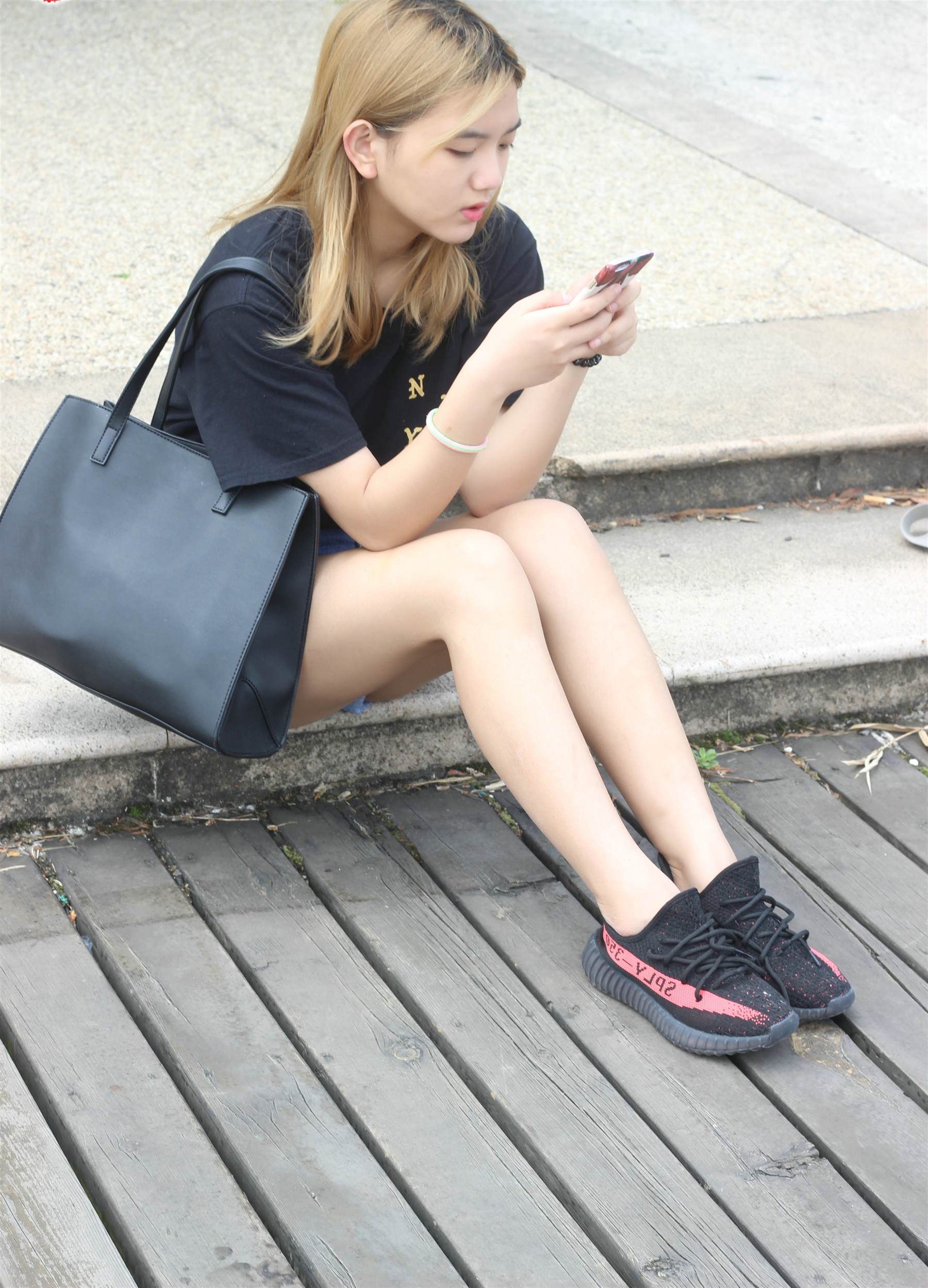 《户外小姐姐运动鞋の船袜脚丫》作品图