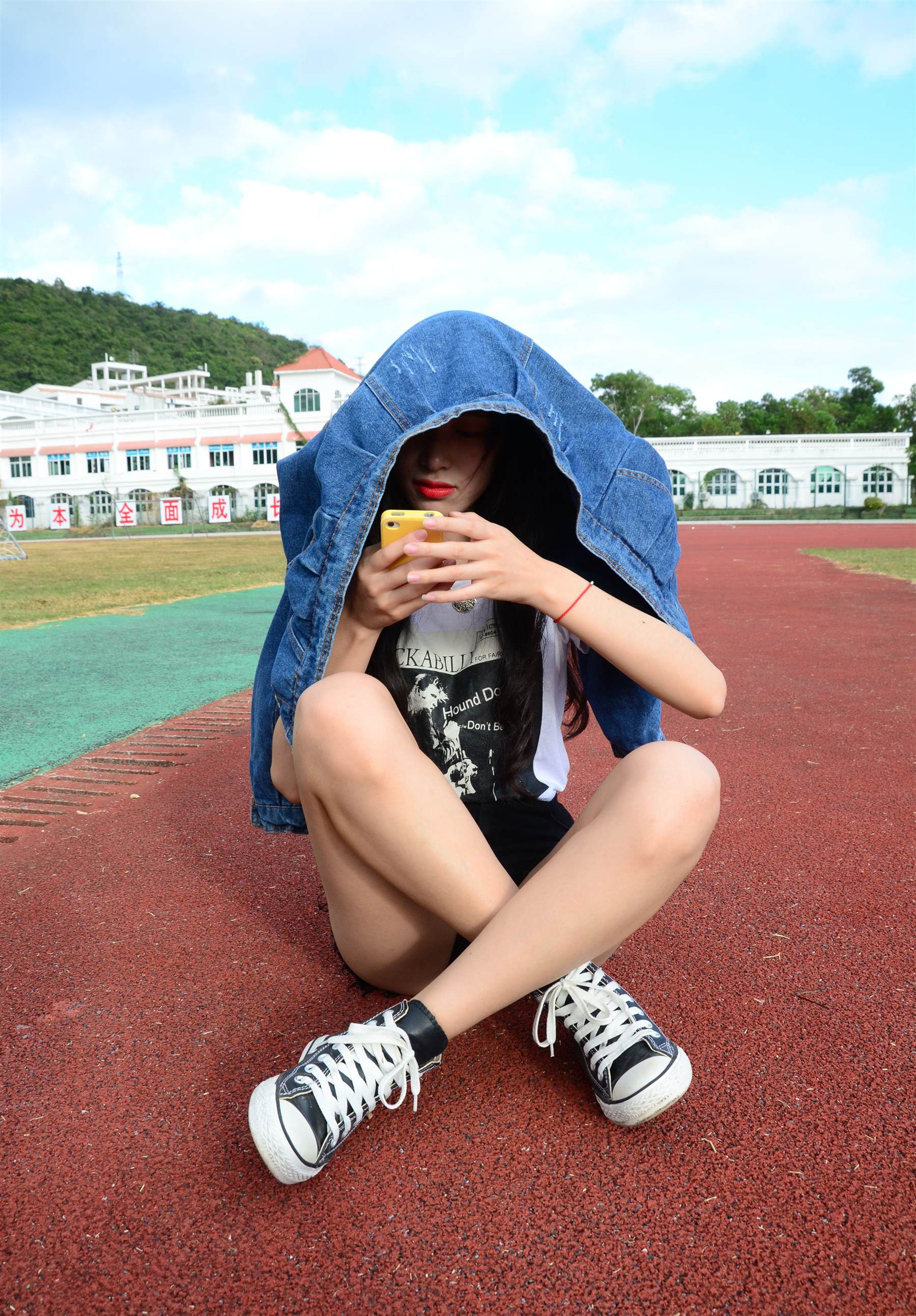 《校园帆布鞋の白锦袜》作品图