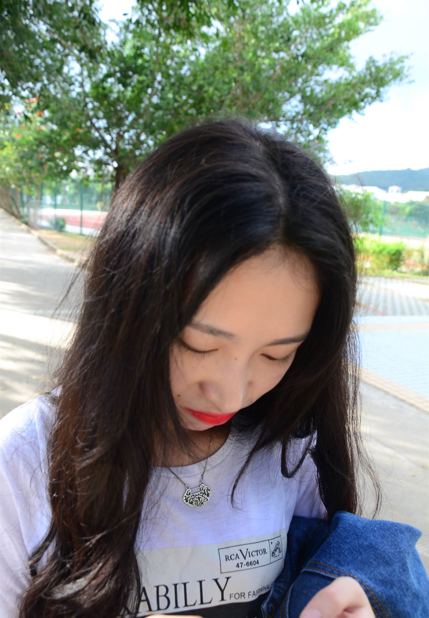 《校园帆布鞋の白锦袜》作品图