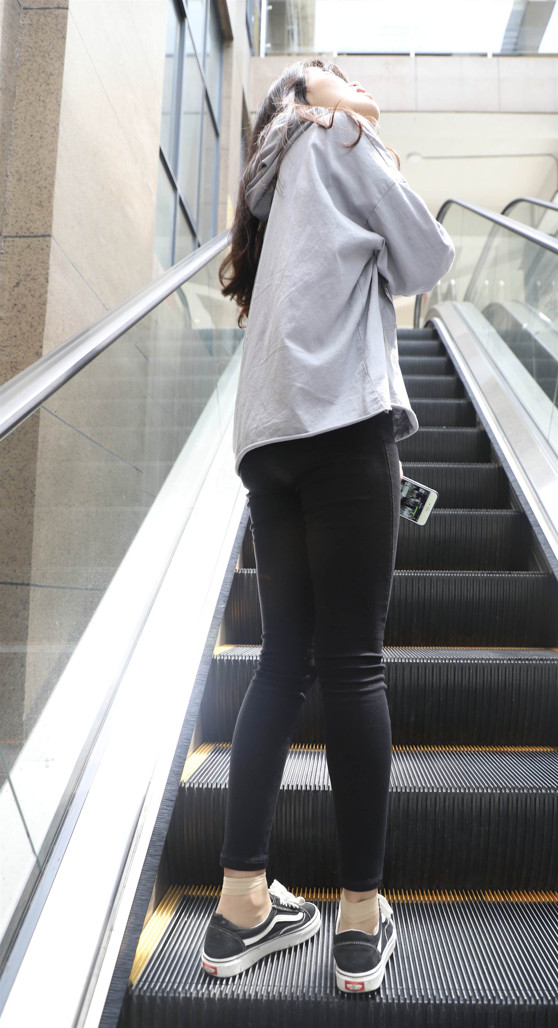 《学妹帆布鞋の脱丝全过程+视频1个》作品图