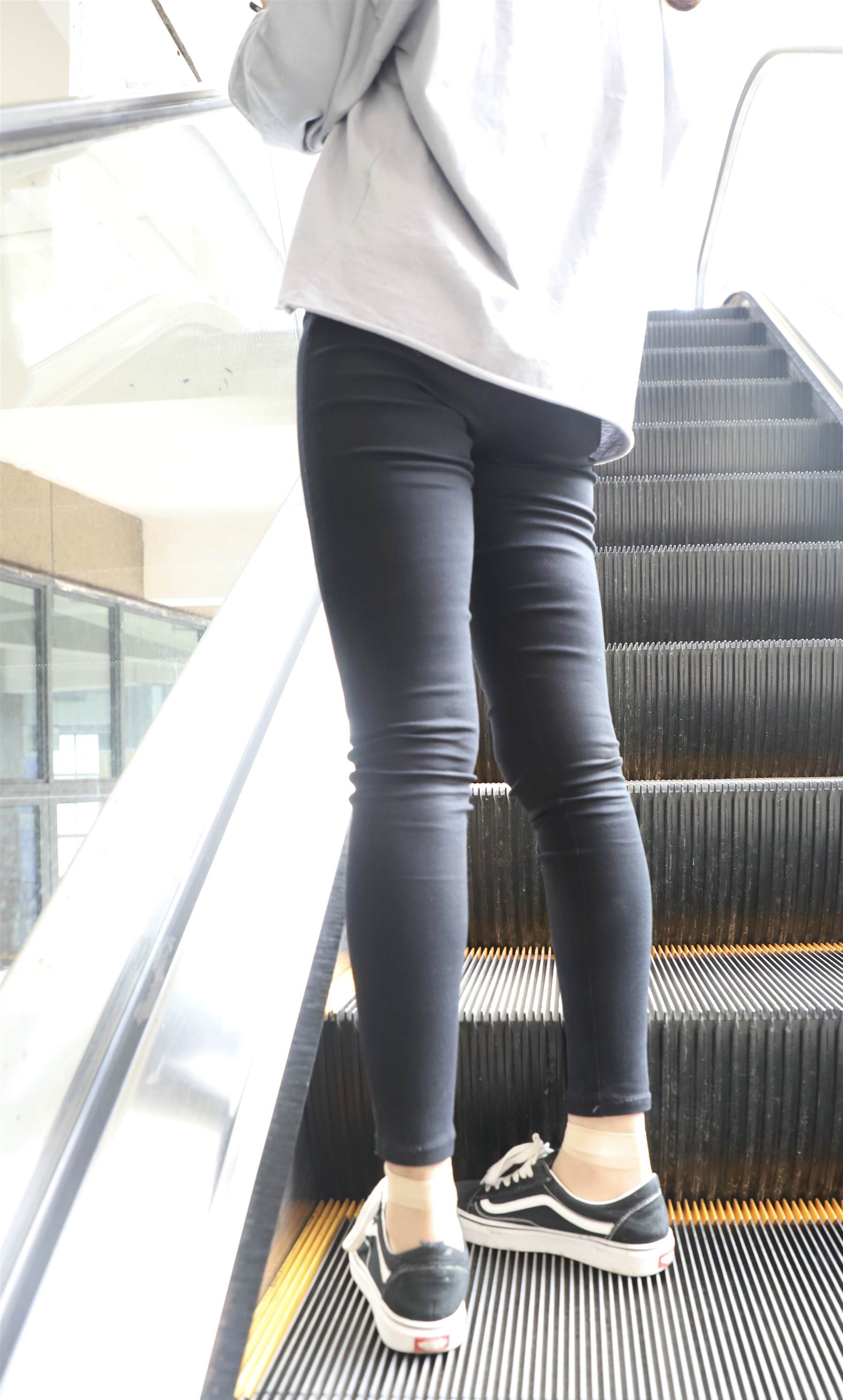 《学妹帆布鞋の脱丝全过程+视频1个》作品图