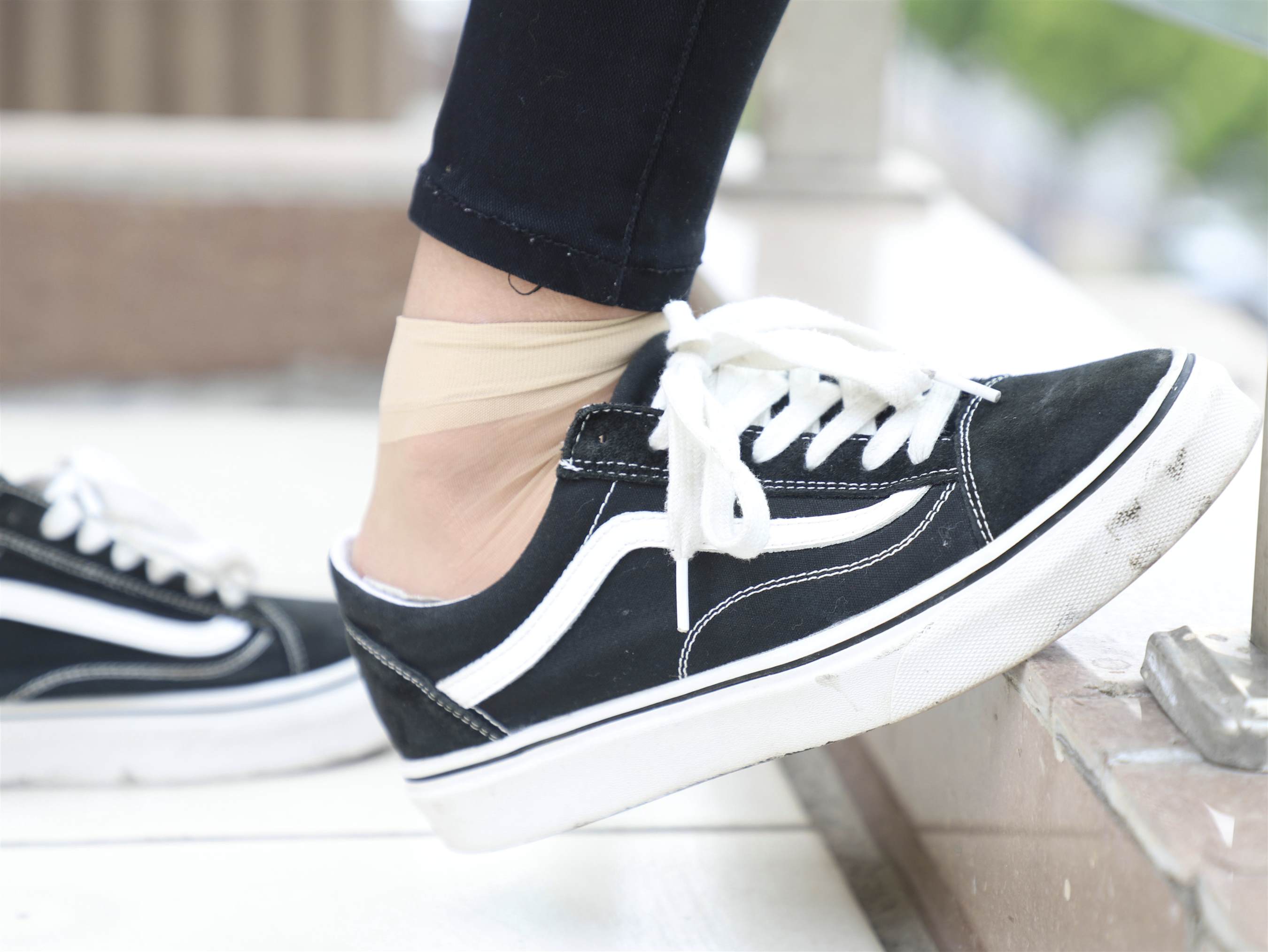 《学妹帆布鞋の脱丝全过程+视频1个》作品图