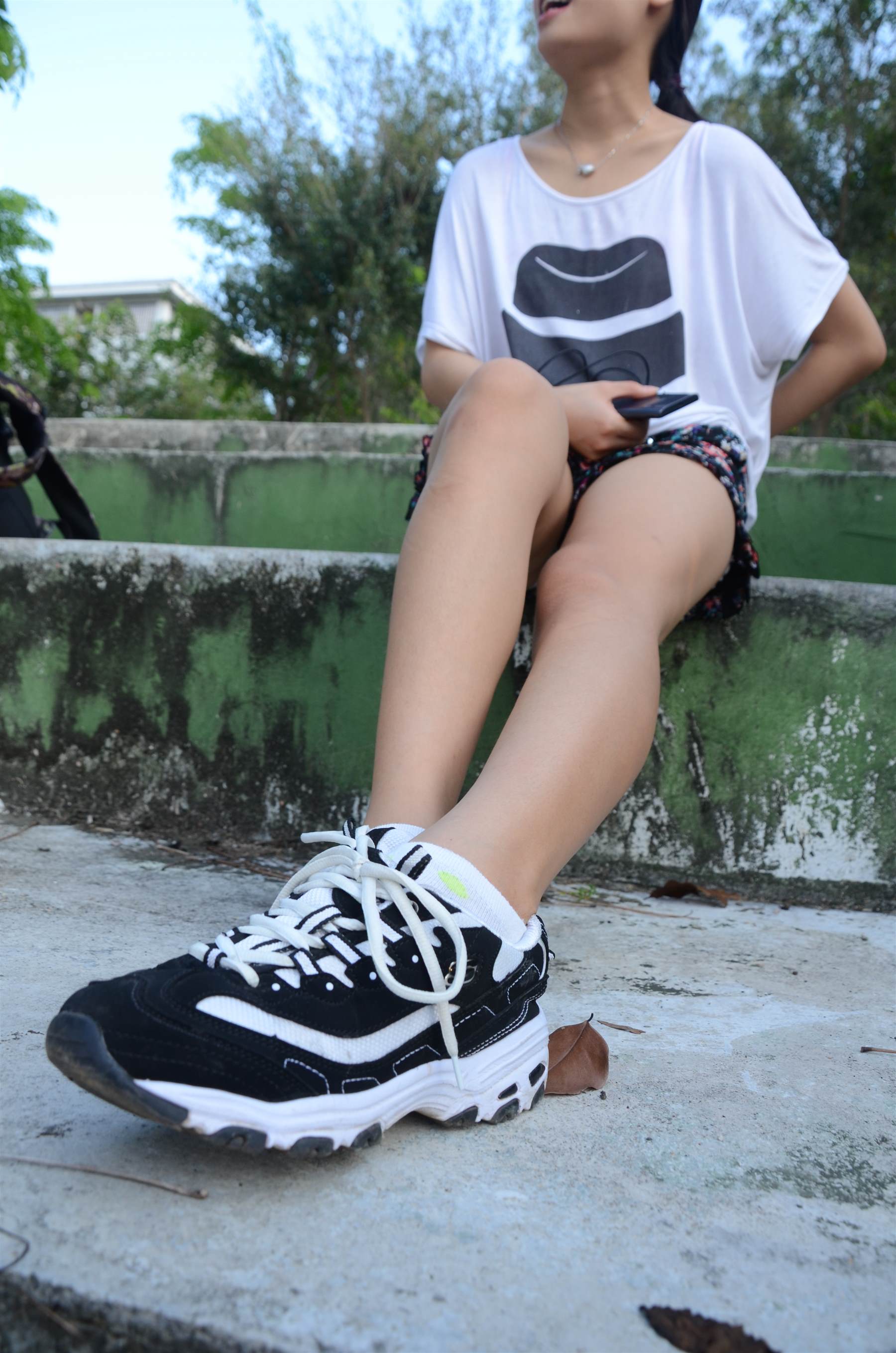 《运动鞋の白棉袜脚丫》作品图