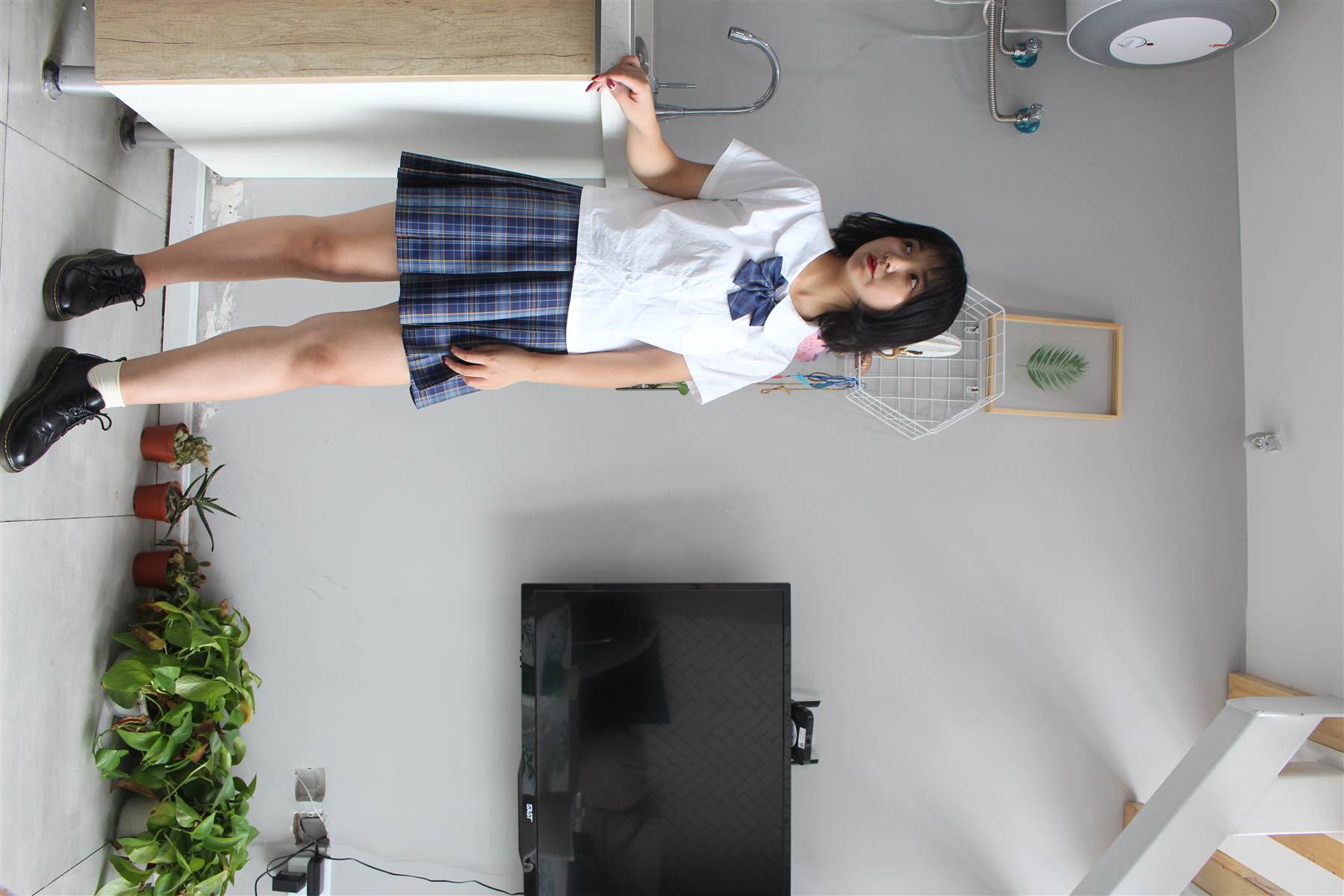 《日系学生服皮鞋の棉袜脚丫+【视频1个百度网盘下载】》作品图