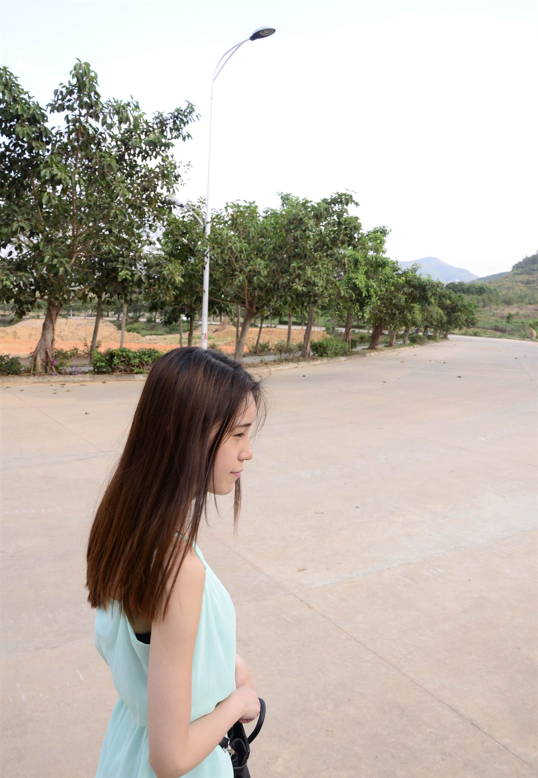 《操场上的帆布鞋の棉袜脚丫》作品图