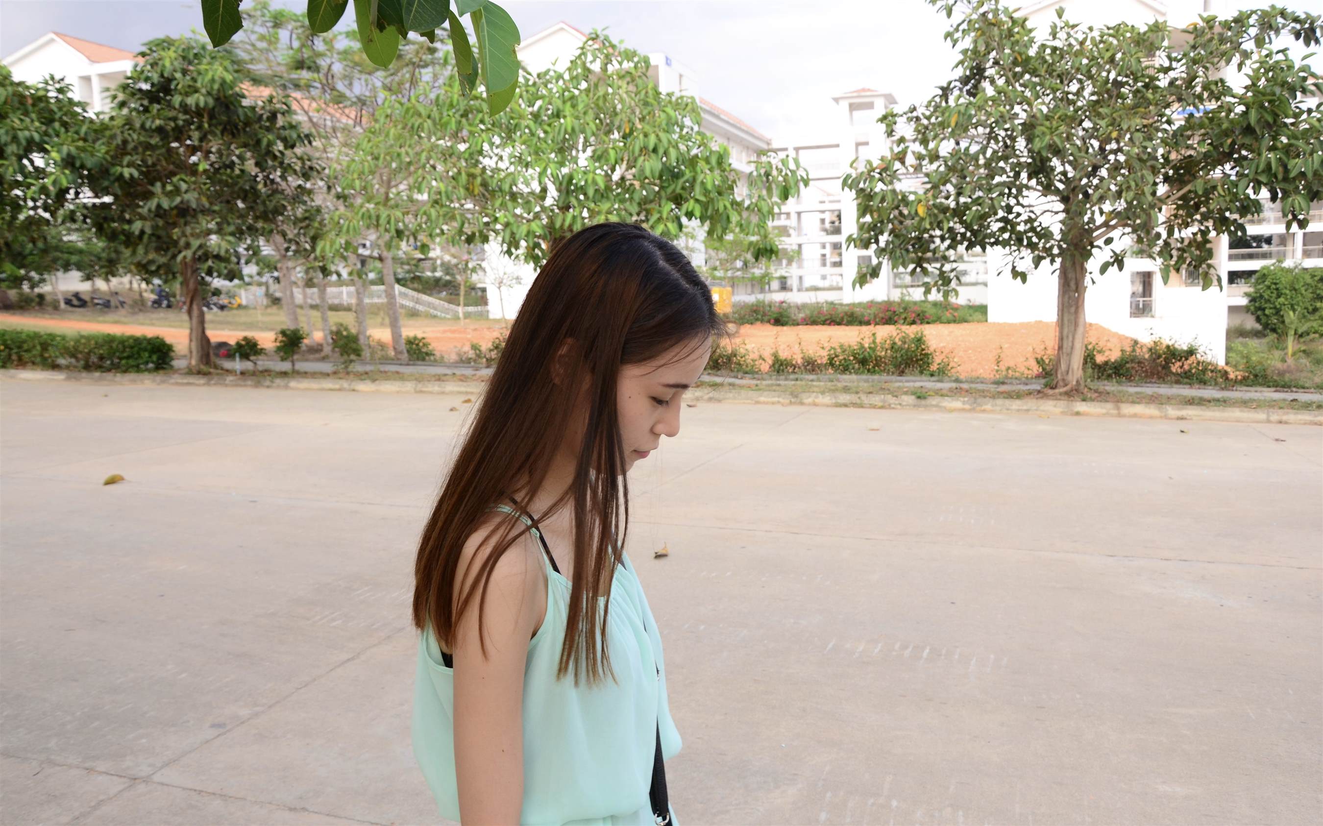 《操场上的帆布鞋の棉袜脚丫》作品图