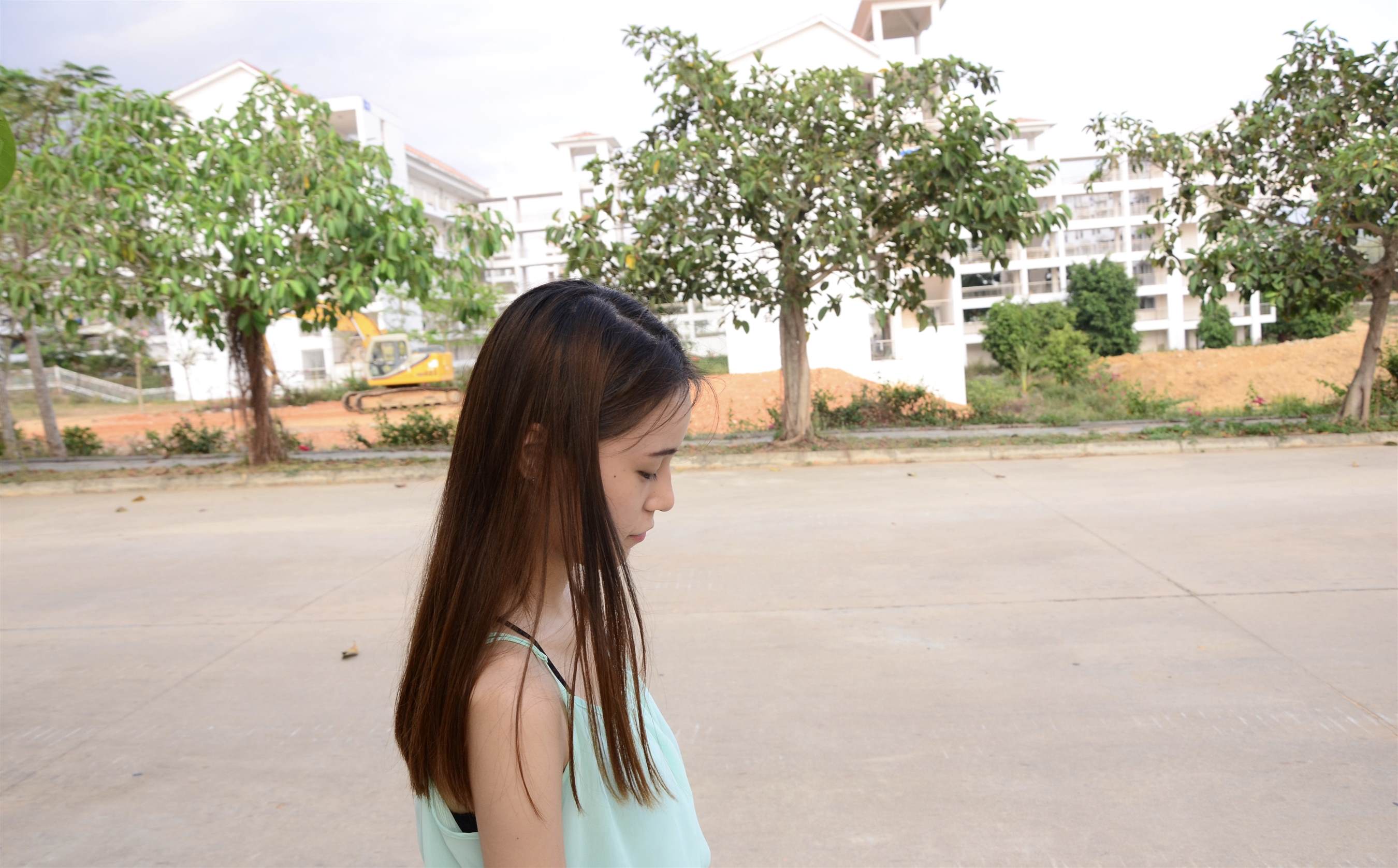 《操场上的帆布鞋の棉袜脚丫》作品图