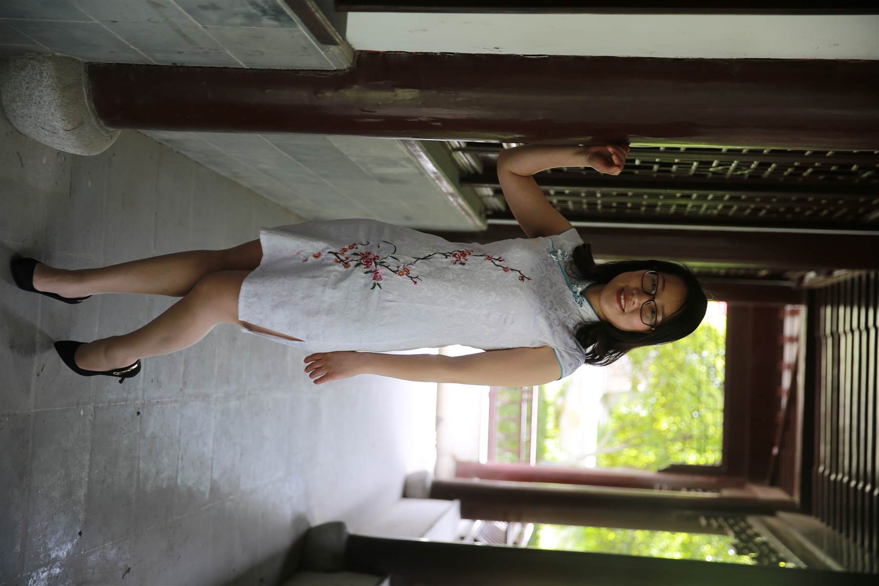 《旗袍高跟丝袜脚丫》作品图