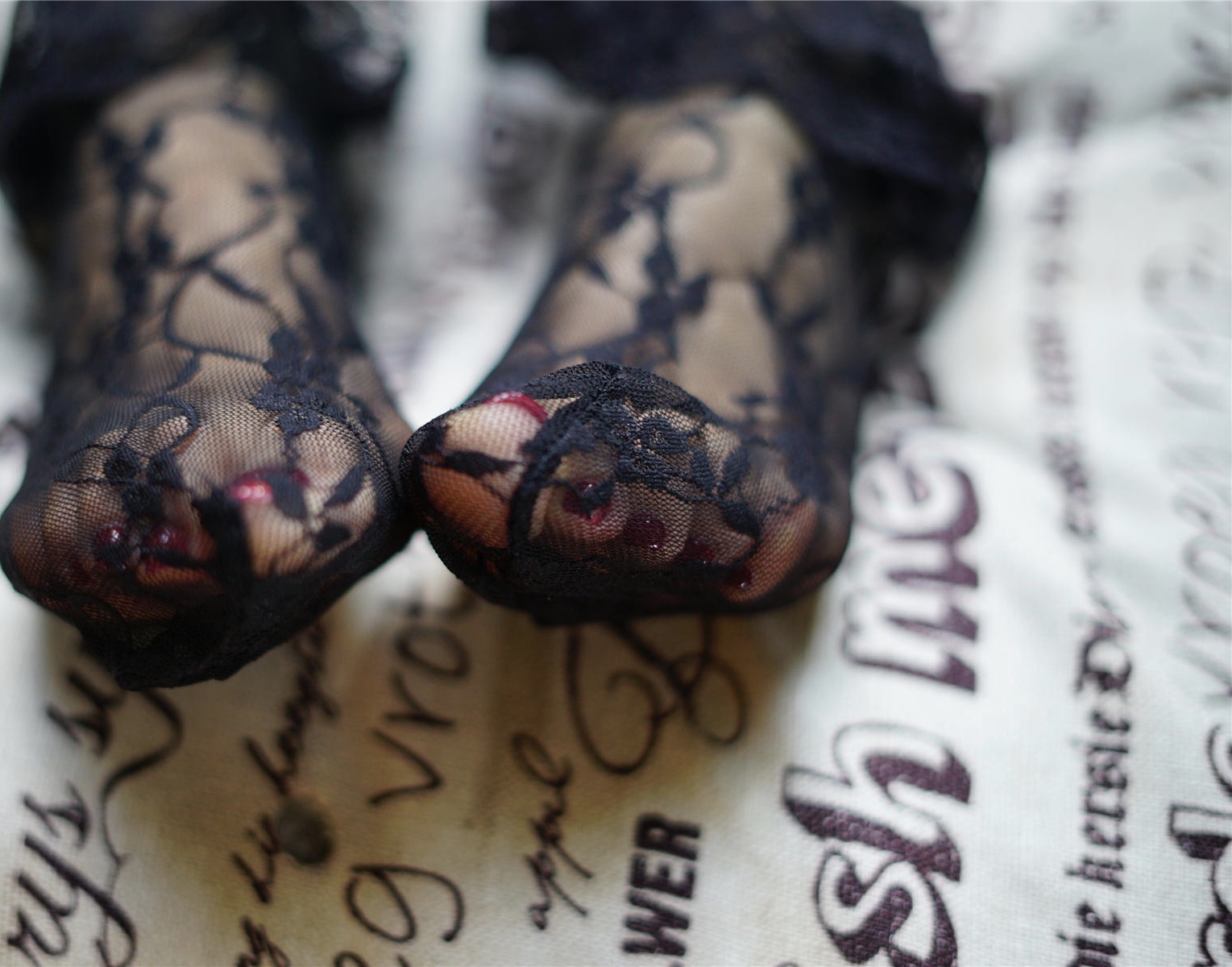 《蕾丝脚丫》作品图