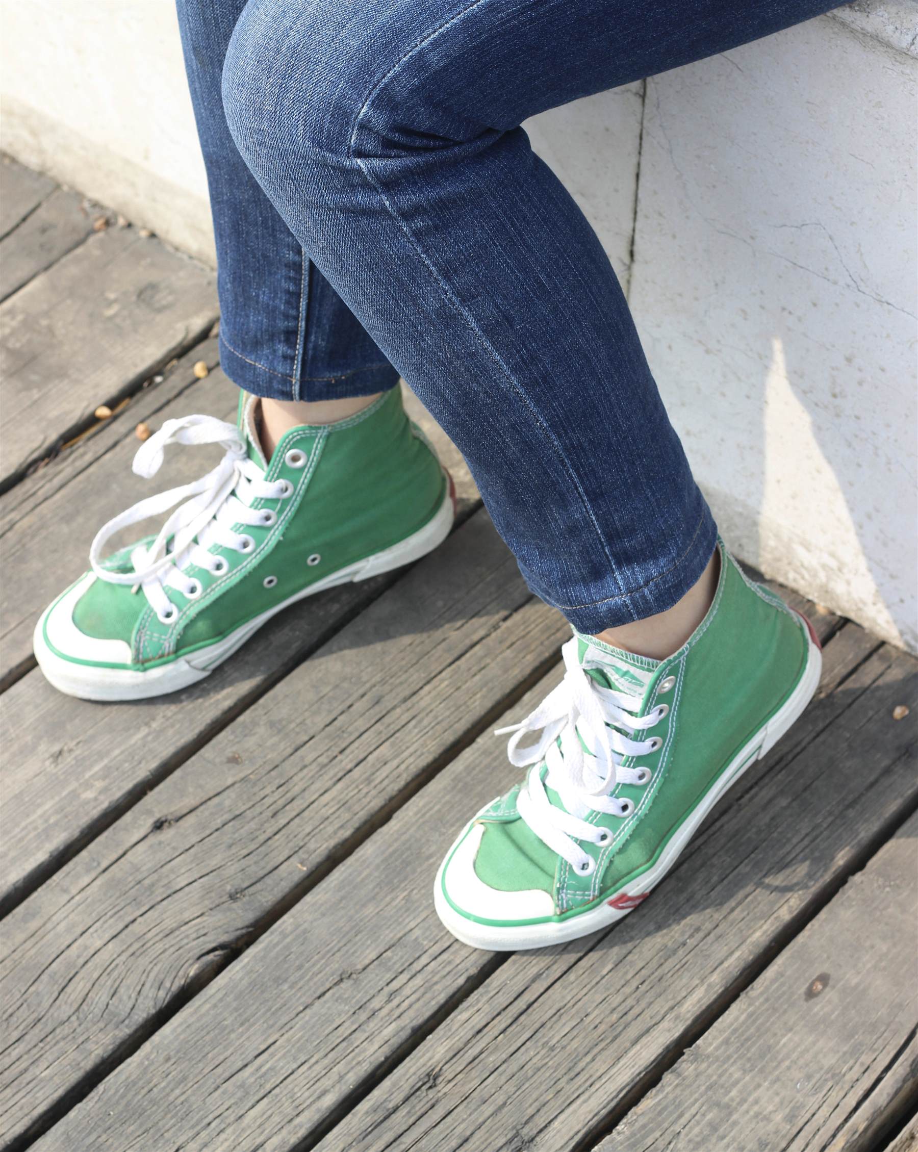 《学妹船袜脚の带脱穿袜过程》作品图