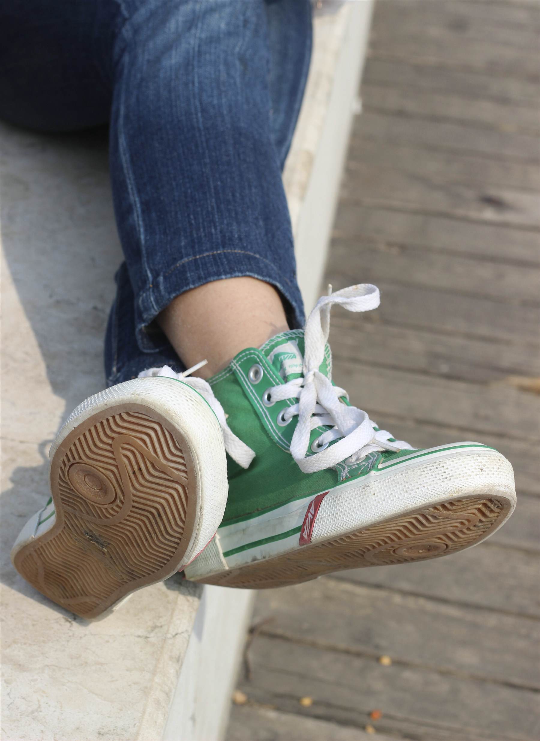 《学妹船袜脚の带脱穿袜过程》作品图