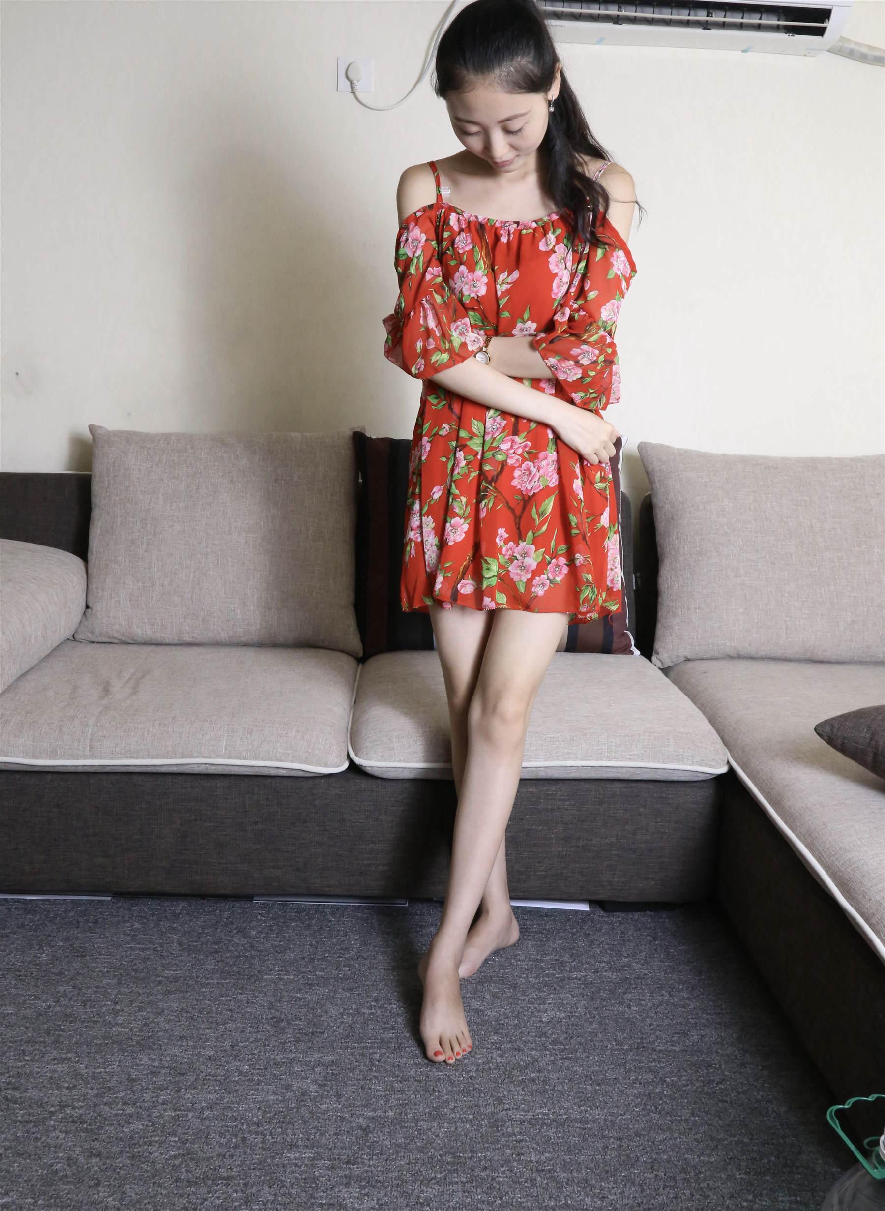 《茜茜嫩足玩物》作品图