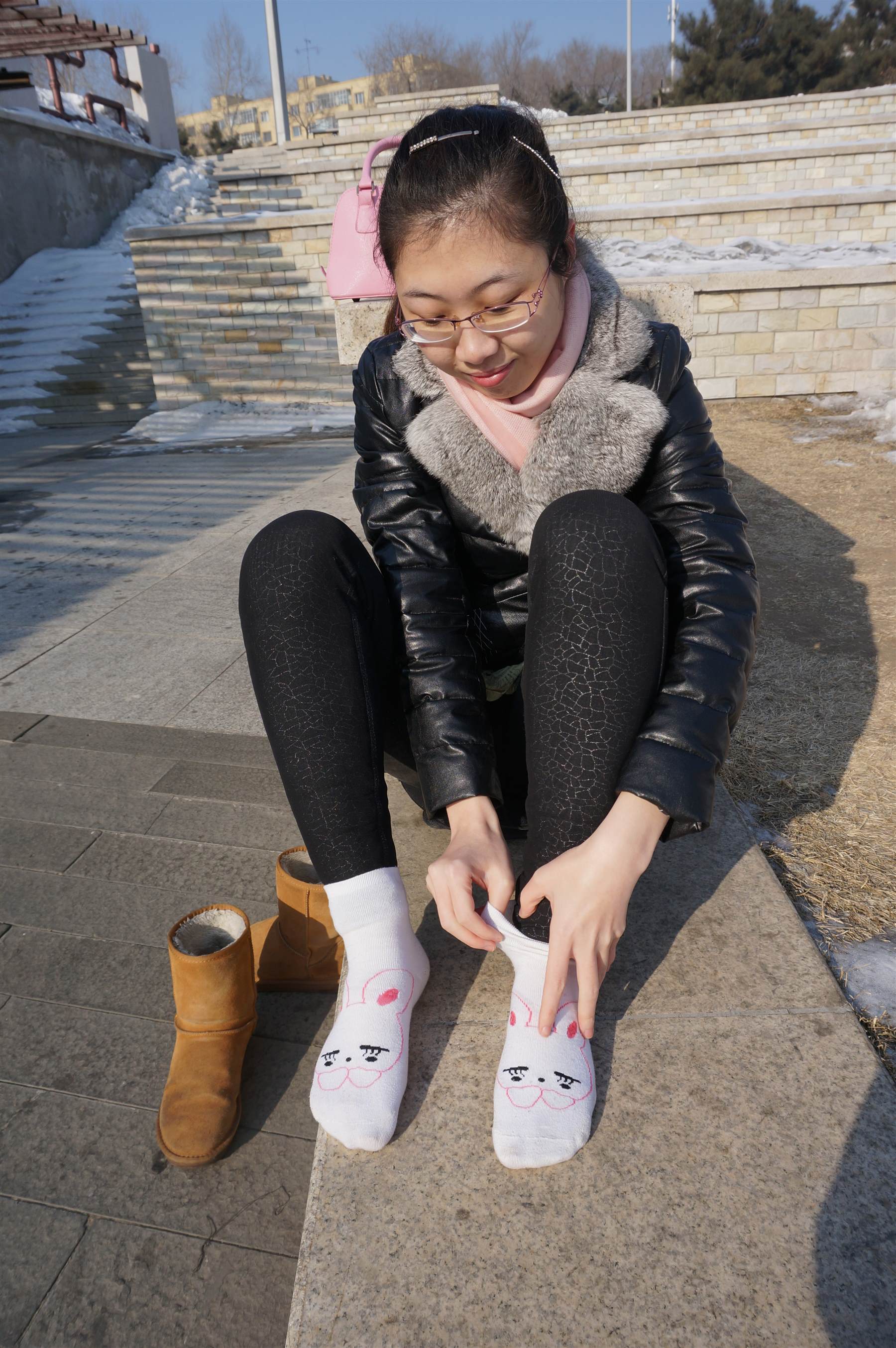 《刘老师的别致袜子+【视频1个百度网盘下载】》作品图