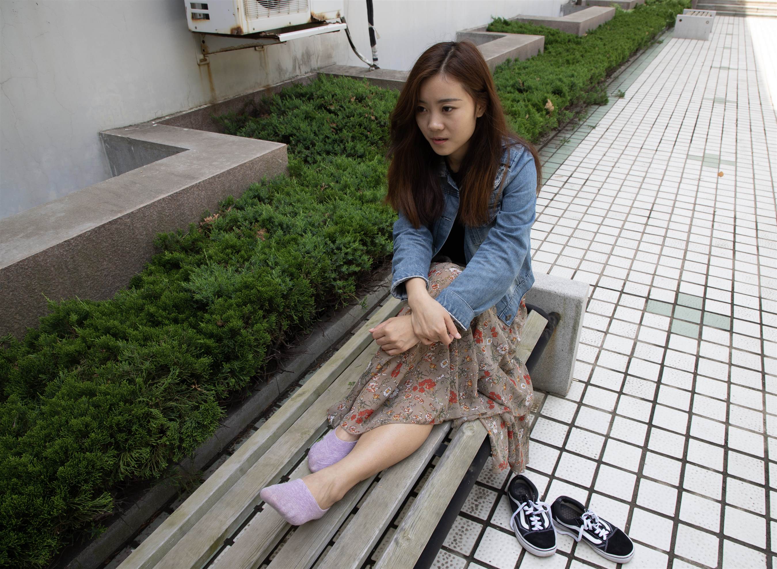 《学姐帆布鞋の紫色船袜脚丫》作品图