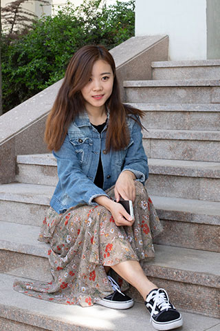 学妹帆布鞋の紫色船袜脚丫