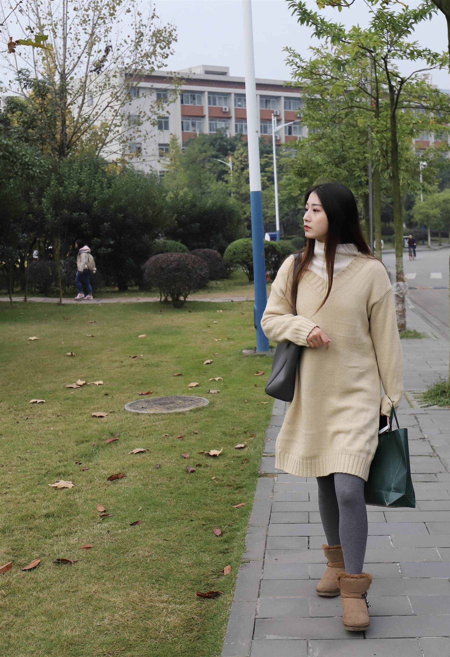 《学院里的小姐姐》作品图