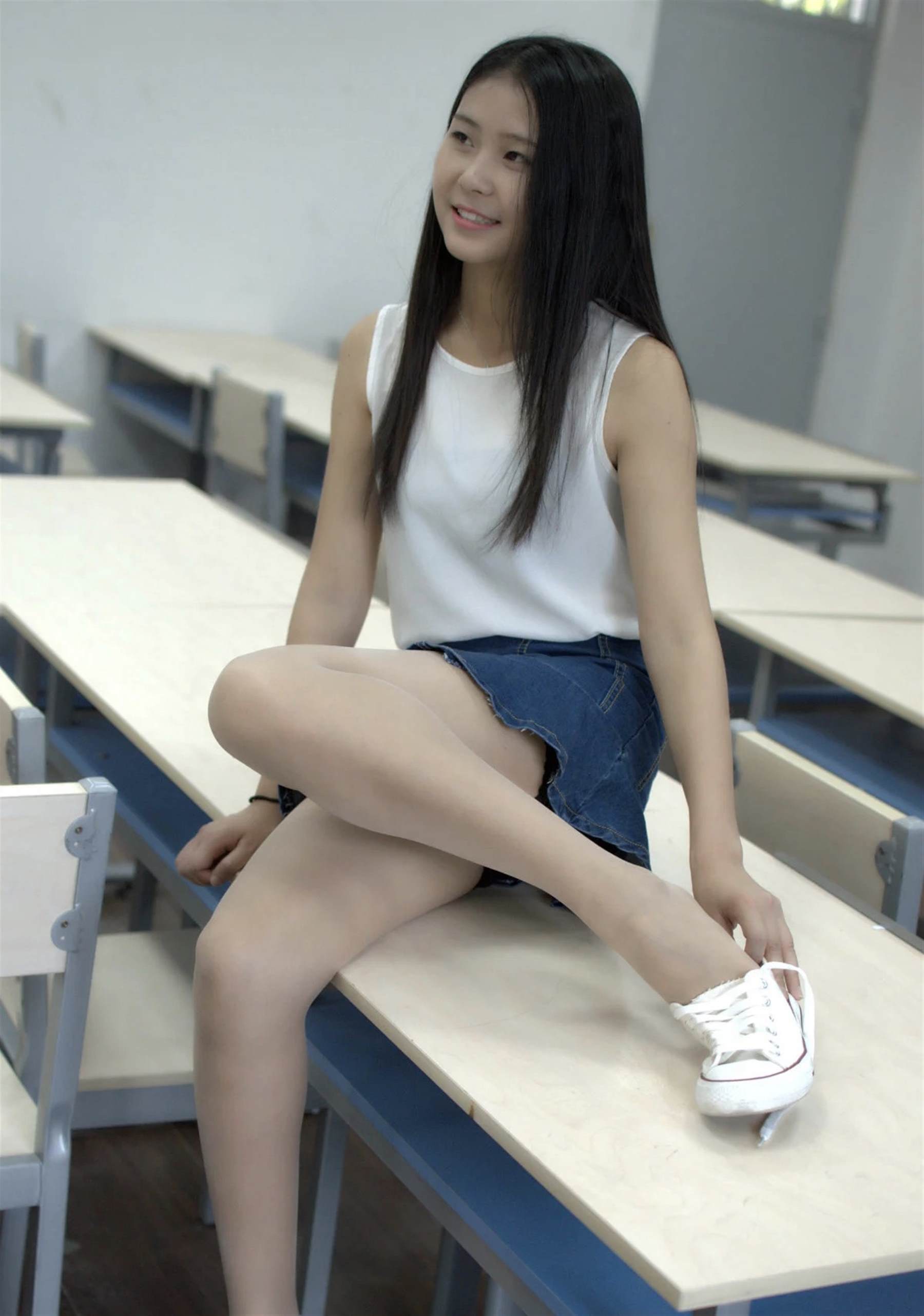 《甜美学妹的丝袜脚丫+【视频1个网盘下载】》作品图