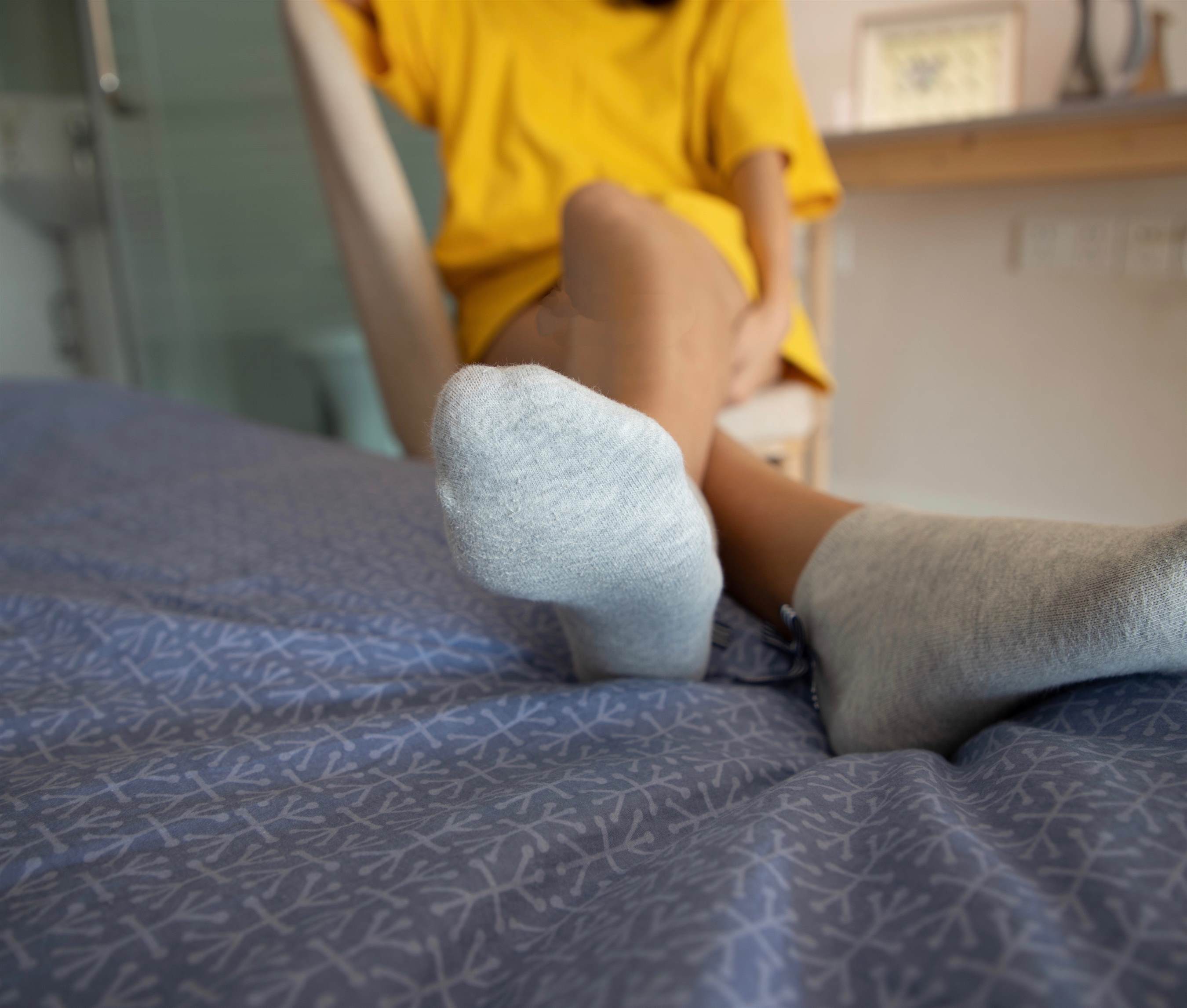 《旅馆少女棉袜脚丫+【视频1个网盘下载】》作品图