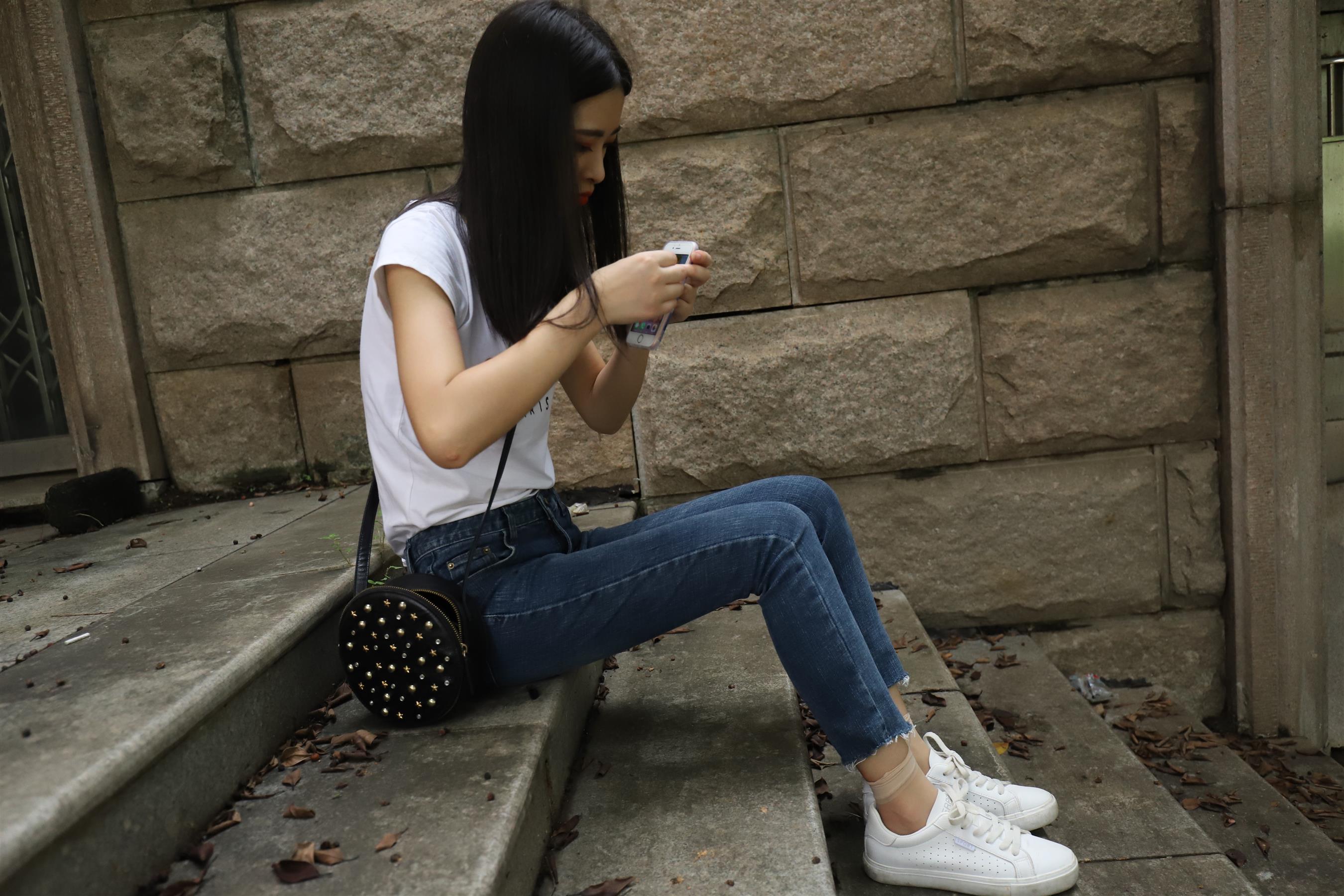 《九分牛仔の板鞋丝袜脚丫下》作品图