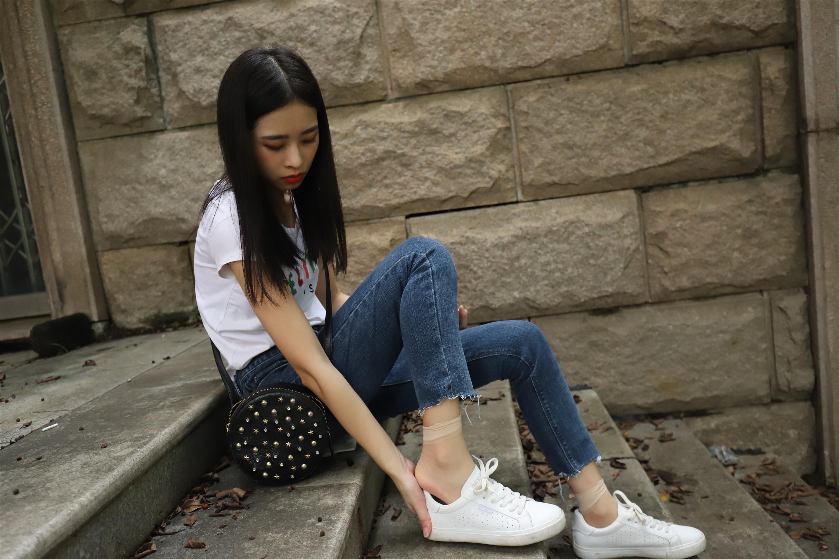 《九分牛仔の板鞋丝袜脚丫下》作品图