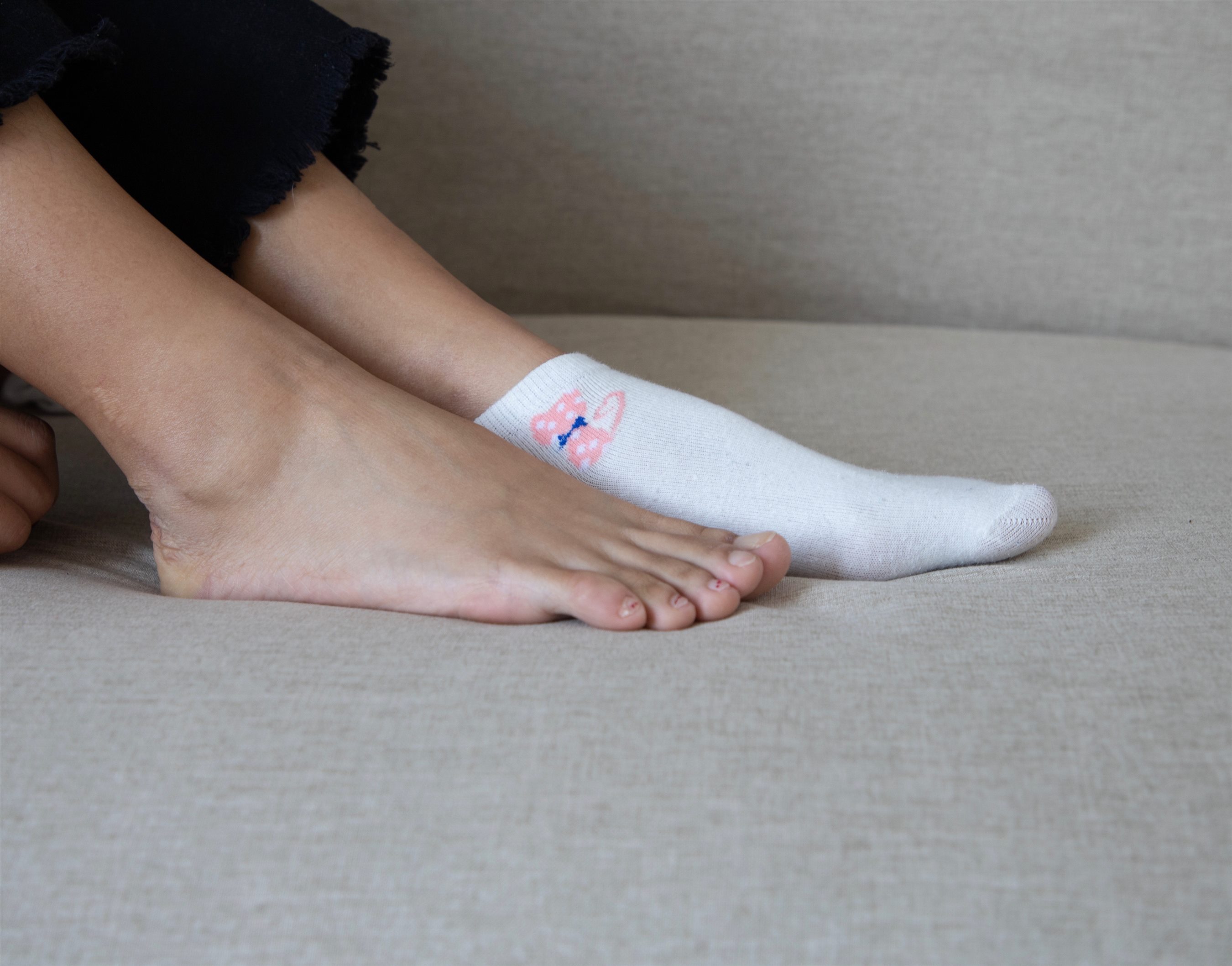 《学妹的帆布鞋の棉袜脚丫+【视频1个网盘下载】》作品图