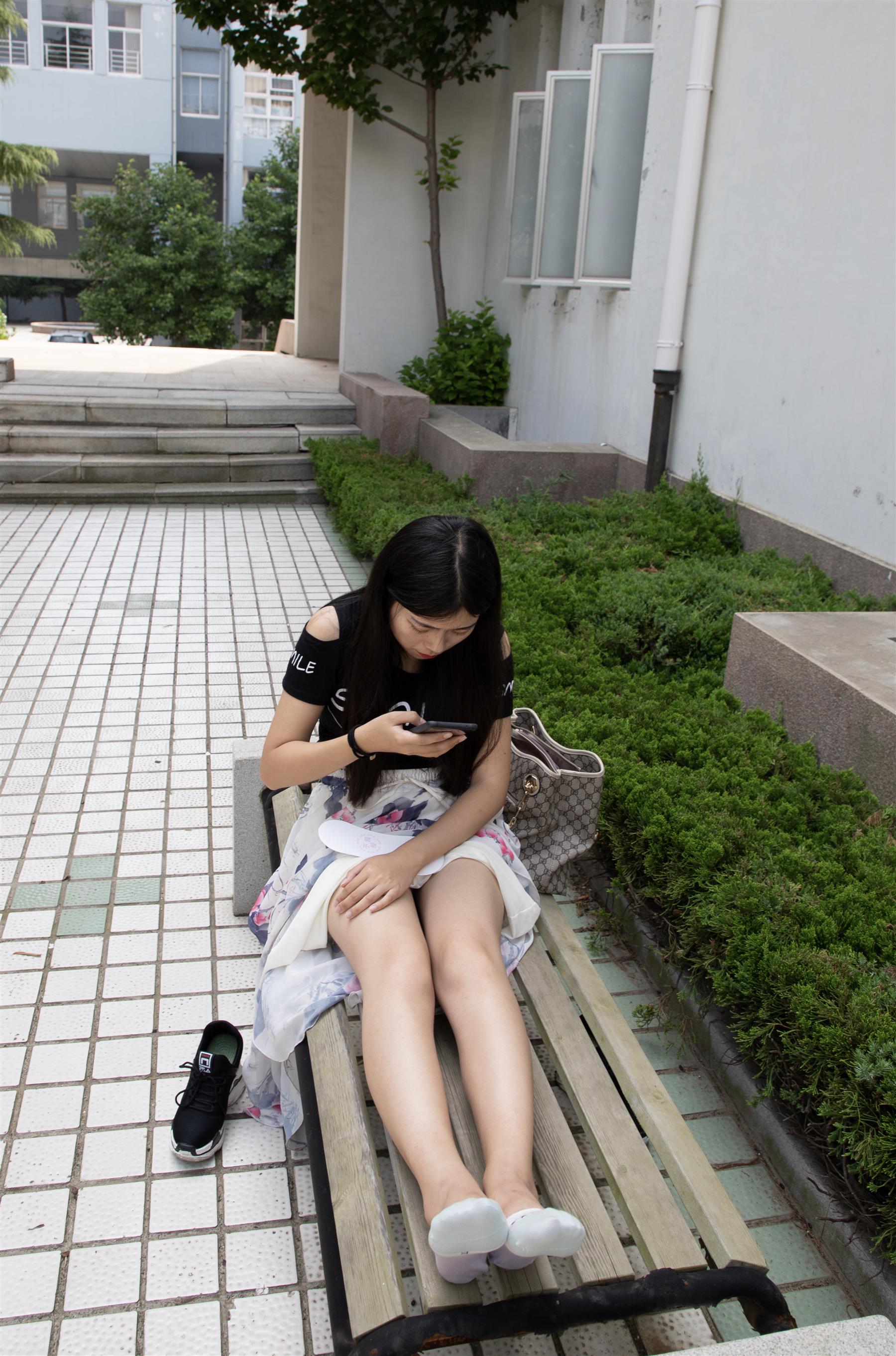 《学妹运动鞋の船换丝脚丫》作品图